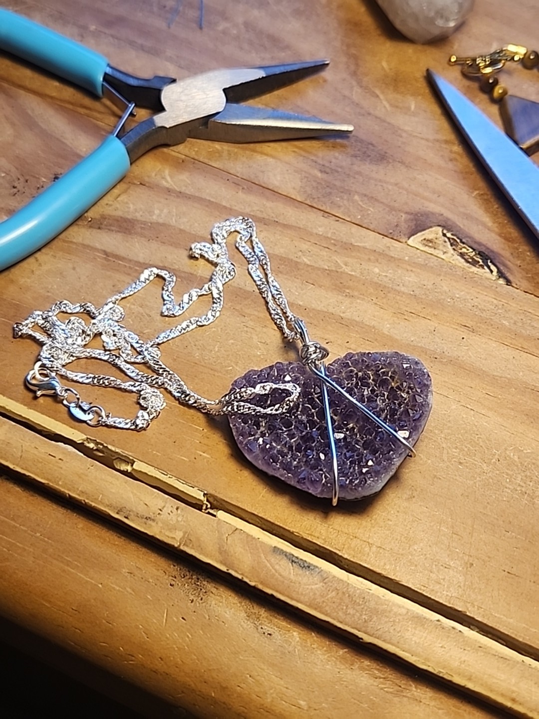 40mmx30mm AMETHYST CLUSTER HEART W 22″ SINGAPORE .925 STERLING SILVER CHAIN