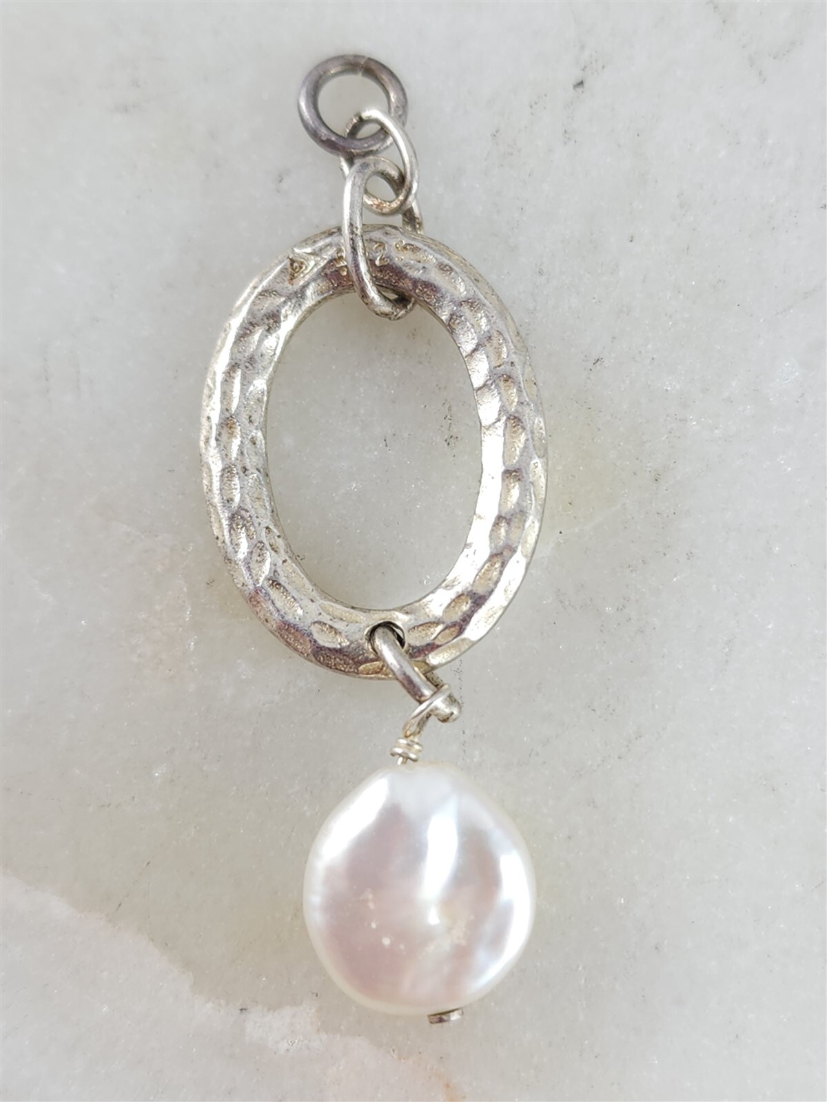 Silpada Vintage Sterling Flat White Pearl Hammered Silver Oval Pendant 3.4 Grams