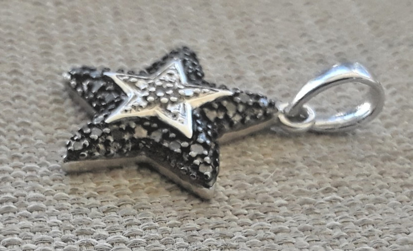 Vintage Sterling Silver Black & White Star Pendant About 5/8″