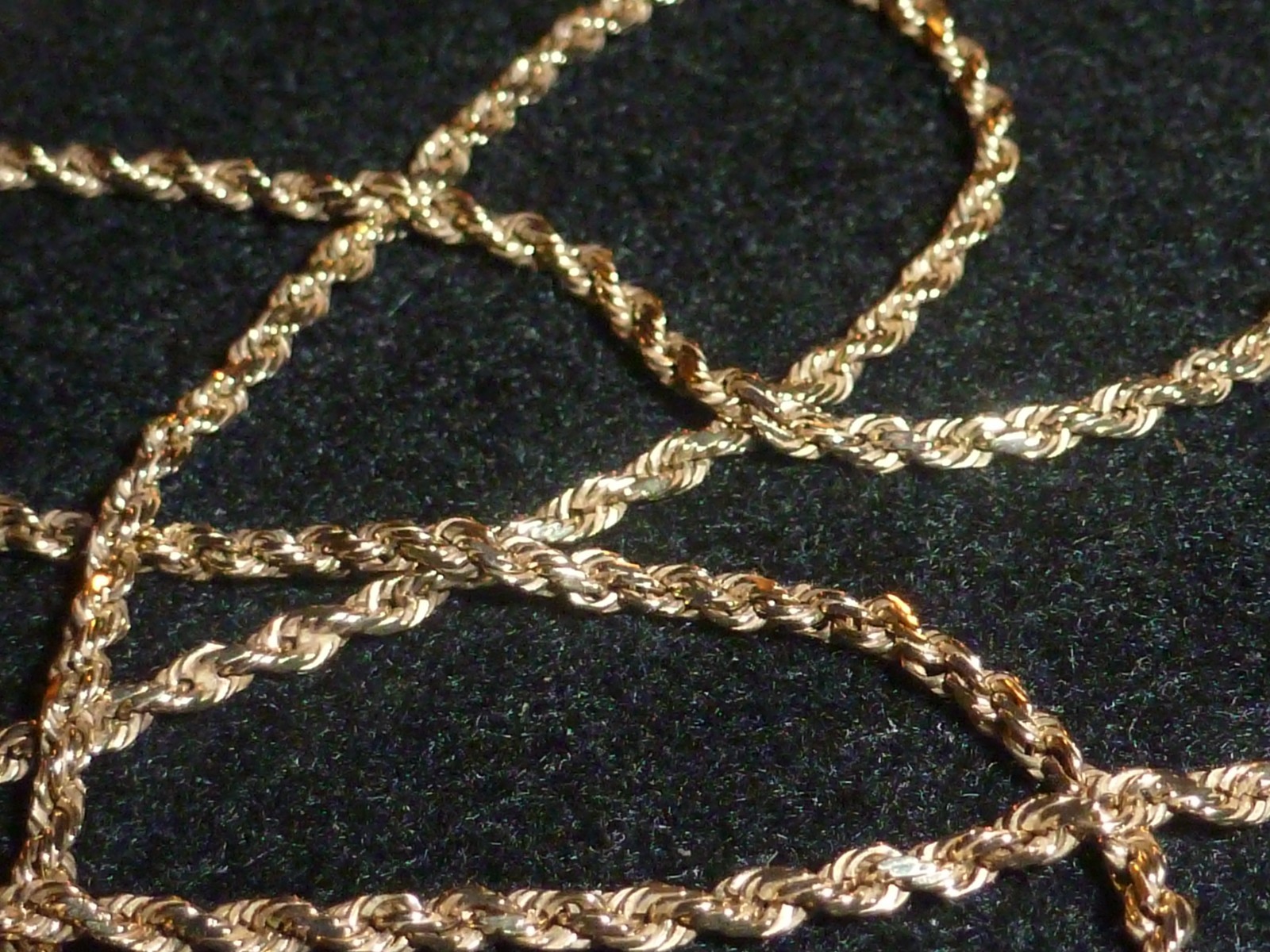 10K SOLID YELLOW GOLD DIAMOND-CUT ROPE TWIST NECKLACE – 21 1/2″ – 5.12 GRAMS