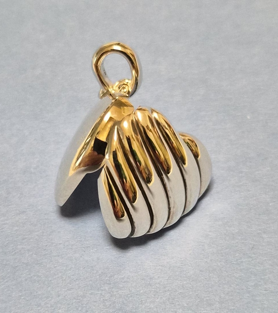 [NEW w/ CERTIFICATE] David Yurman Sculptured Heart Locket Sterling Silver, 23 mm