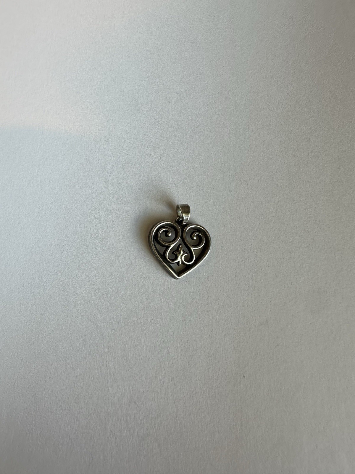 James Avery French Scroll Heart – Retired