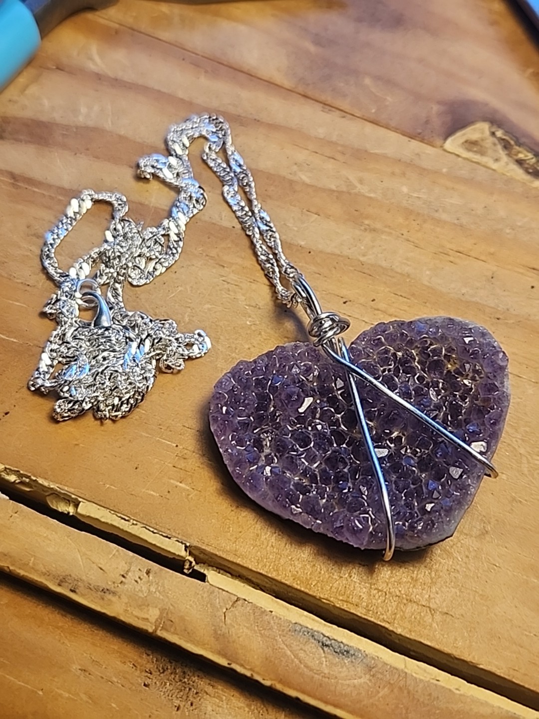 40mmx30mm AMETHYST CLUSTER HEART W 22″ SINGAPORE .925 STERLING SILVER CHAIN