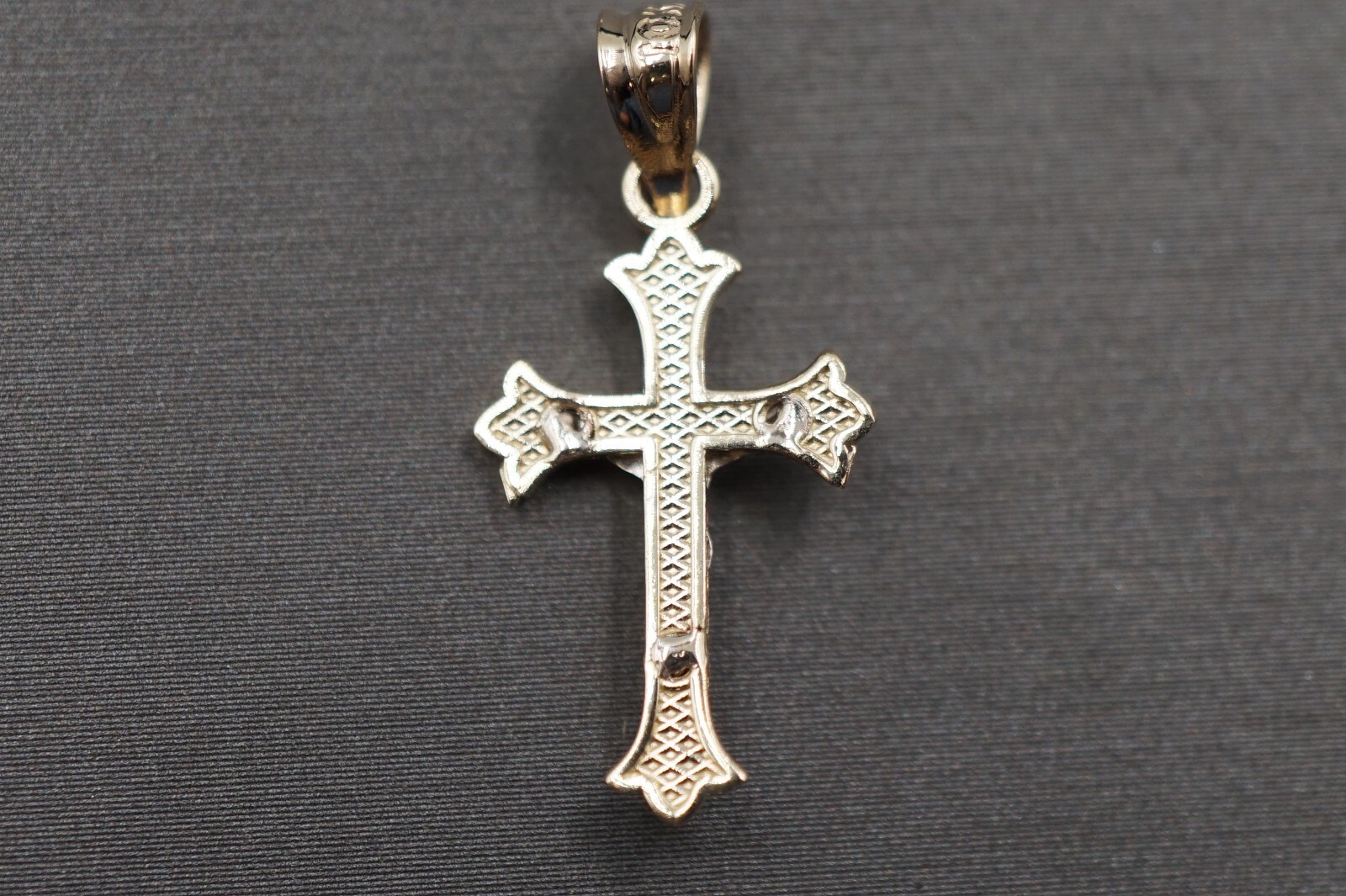 10K Solid Yellow Gold 0.9″ Two Tone Diamond Cut Crucifix Cross Charm Pendant.