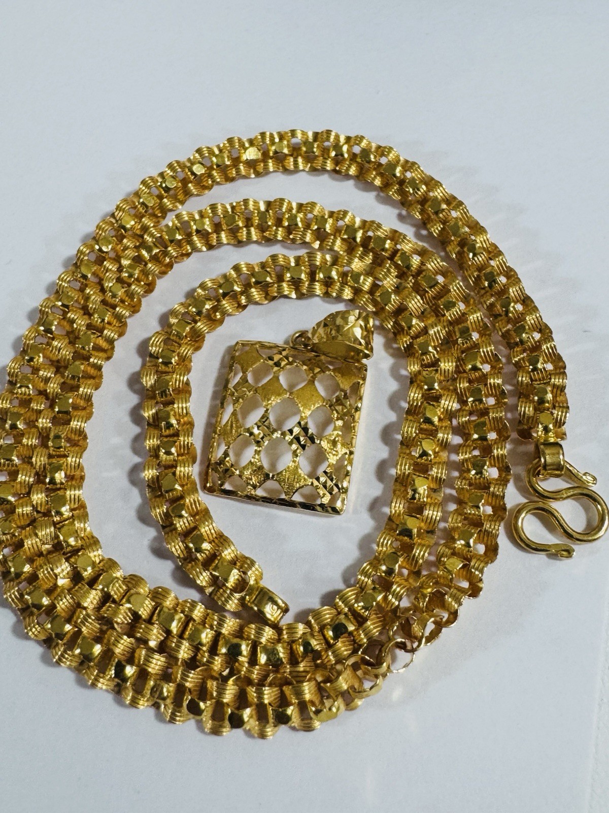 Solid 22K 916 Real Saudi Gold Rectangle Set Necklace 17”/17.5” Long 21.2g 6mm