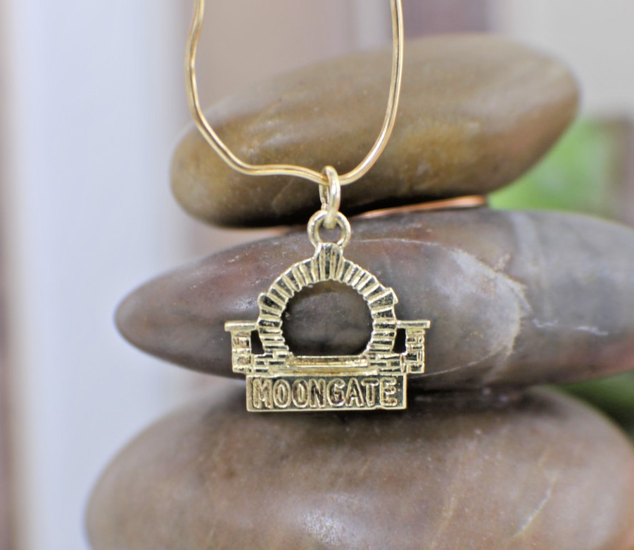 14K Yellow Gold Moongate Bermuda Pendant Charm Intricate Detail Travel