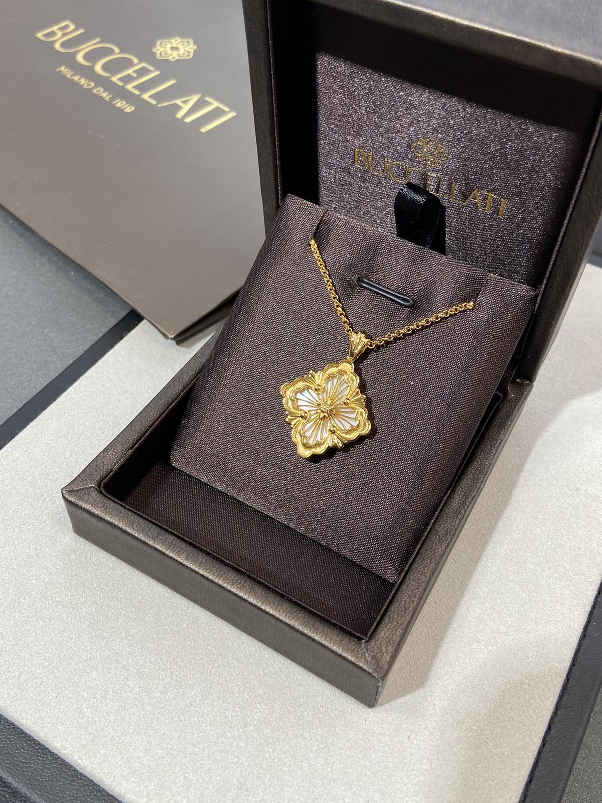 Buccellati Opera Tulle 22KGold Necklace Pendant Timeless Elegance Large size