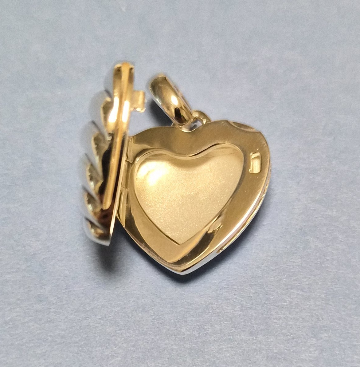 [NEW w/ CERTIFICATE] David Yurman Sculptured Heart Locket Sterling Silver, 23 mm