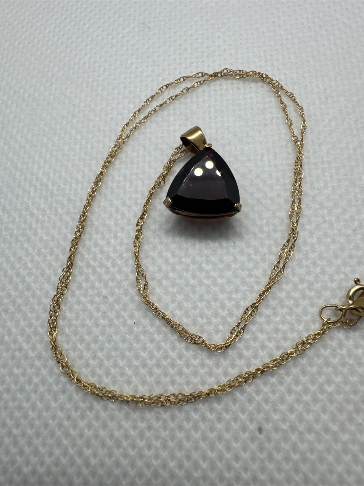 10K Yellow Gold Dark Red Trillion Cut Garnet Triangle Pendant Necklace 18”