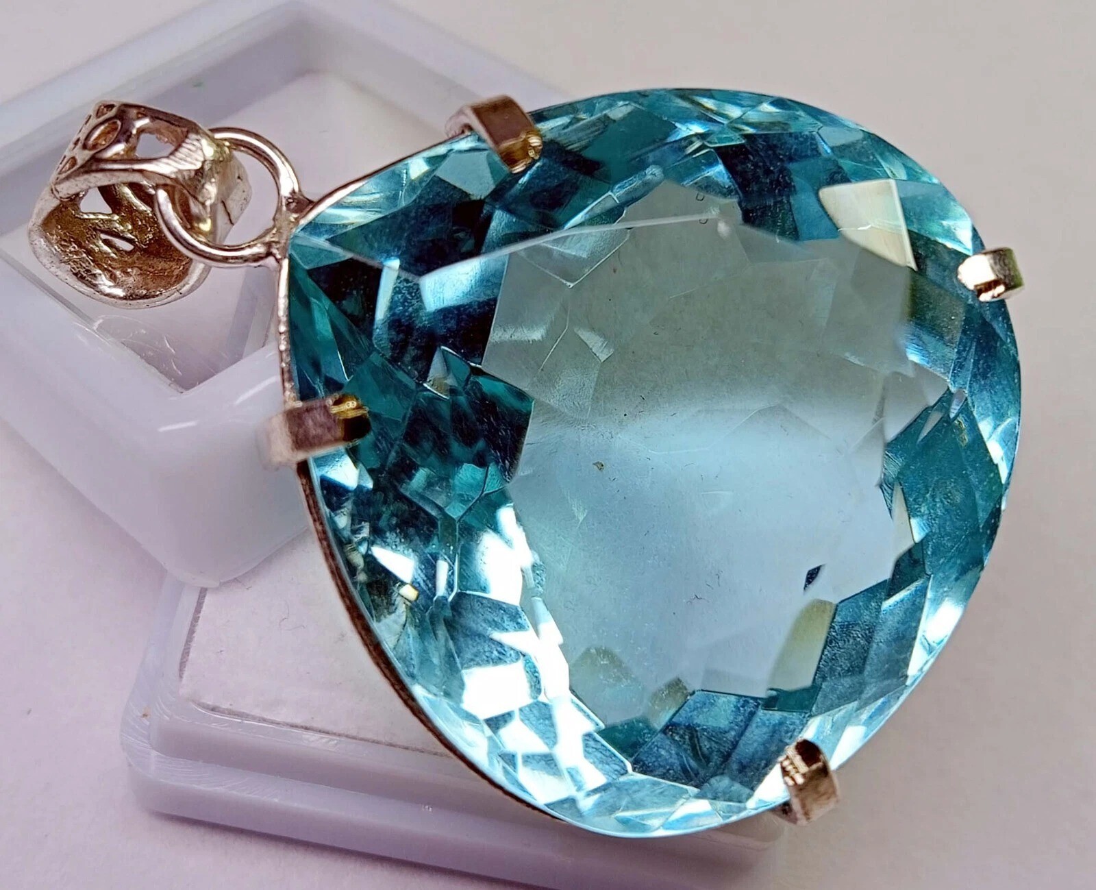 Pendant Topaz Sky Blue Pear Cut 105-106 Ct Natural Gemstone EGL Certified