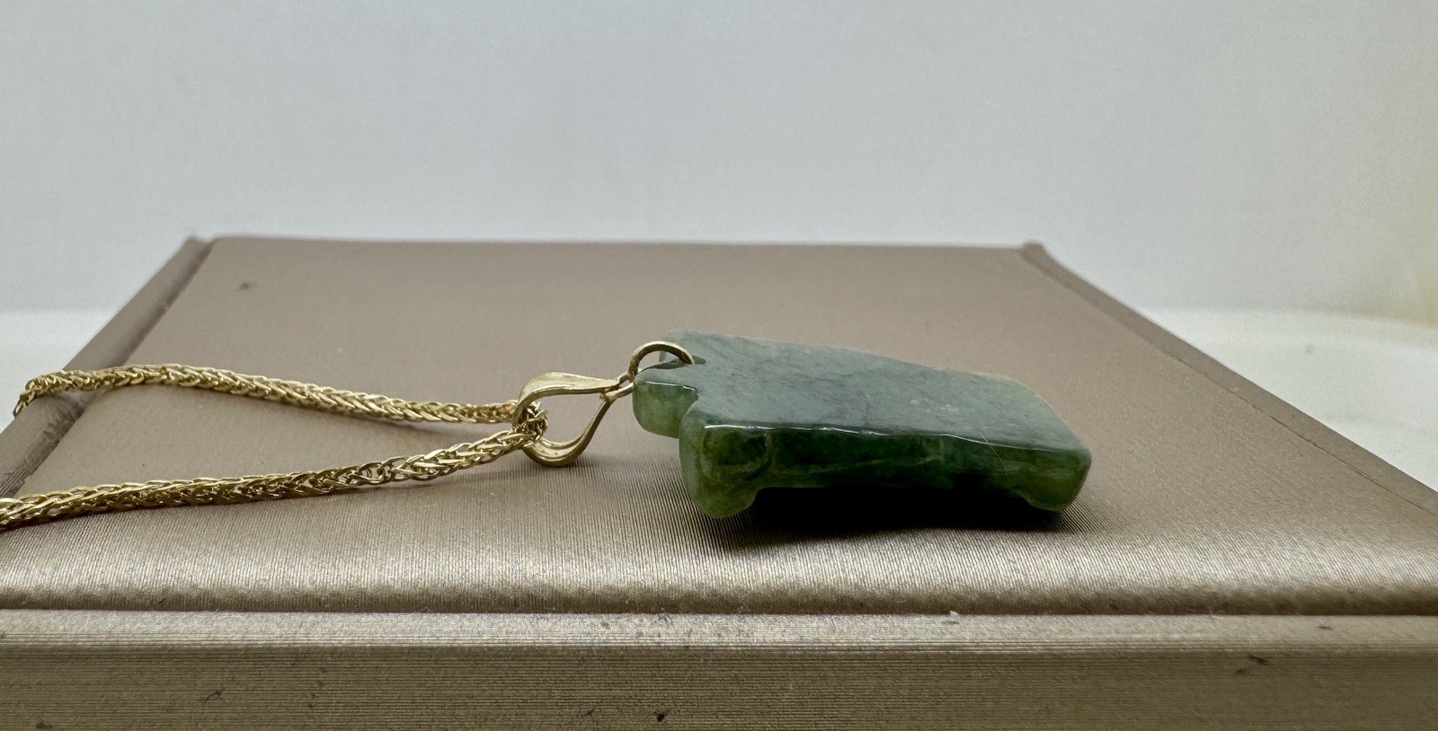 Maneki Neko Waving Hand Lucky Cat Jade Carved Cute Pendant 10K Real Gold Bail招財貓