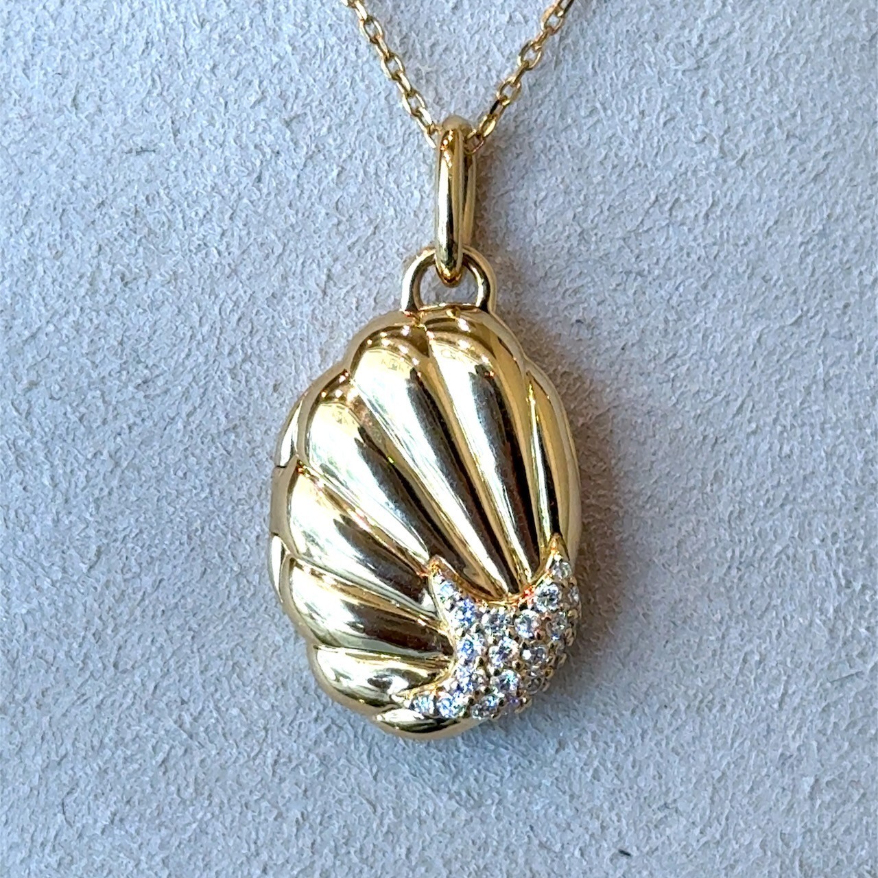 Monica Rich Kosann Neptune Shell Pavé Diamond Locket 18KT Gold Necklace