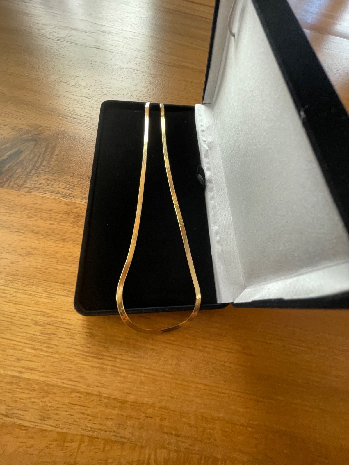 Dezi harringbone 14kt gold necklace, 16 inch, (2.8mm), excellent condition