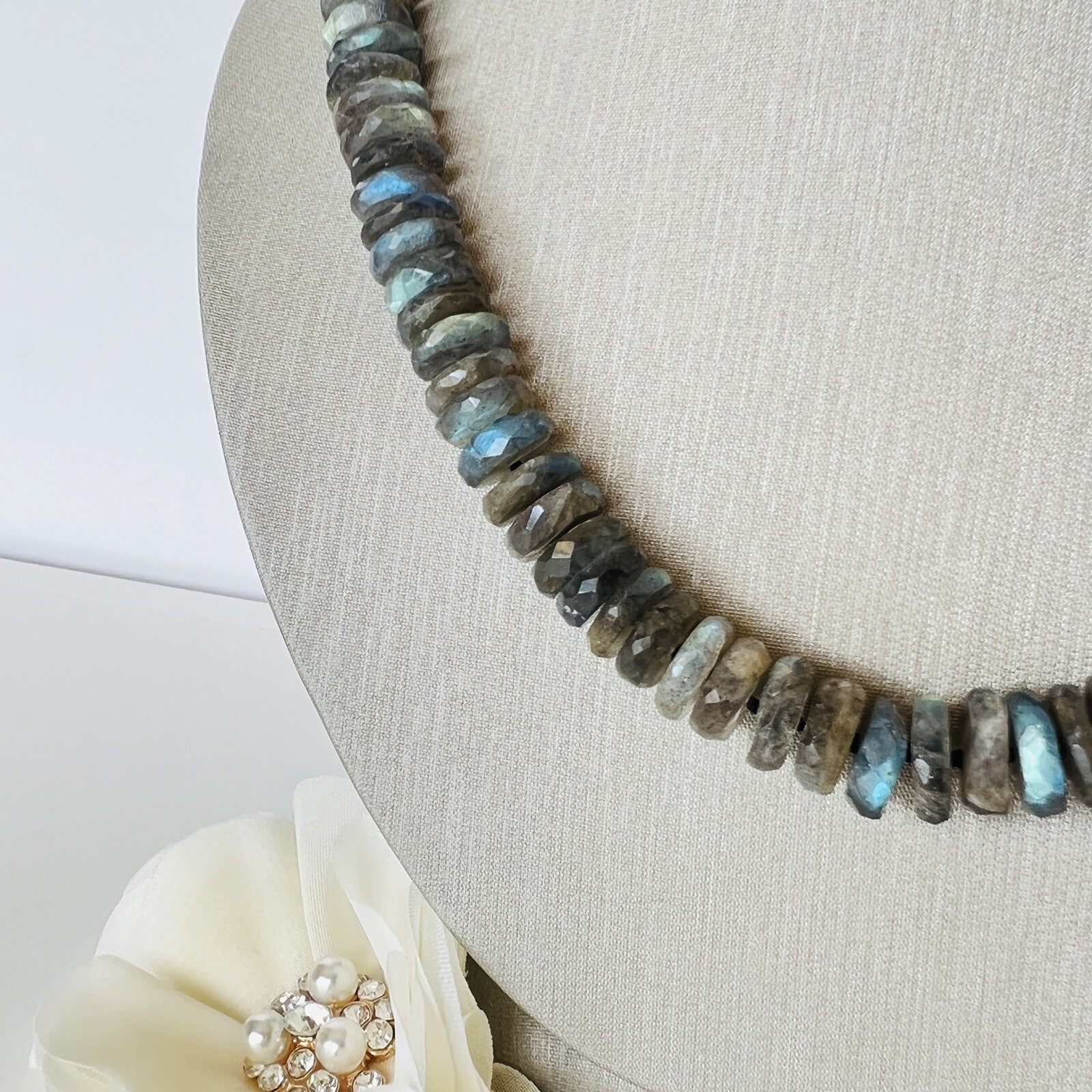 Genuine Labradorite (352cts) 14k Strand/String Beaded Necklace, New 18.5″