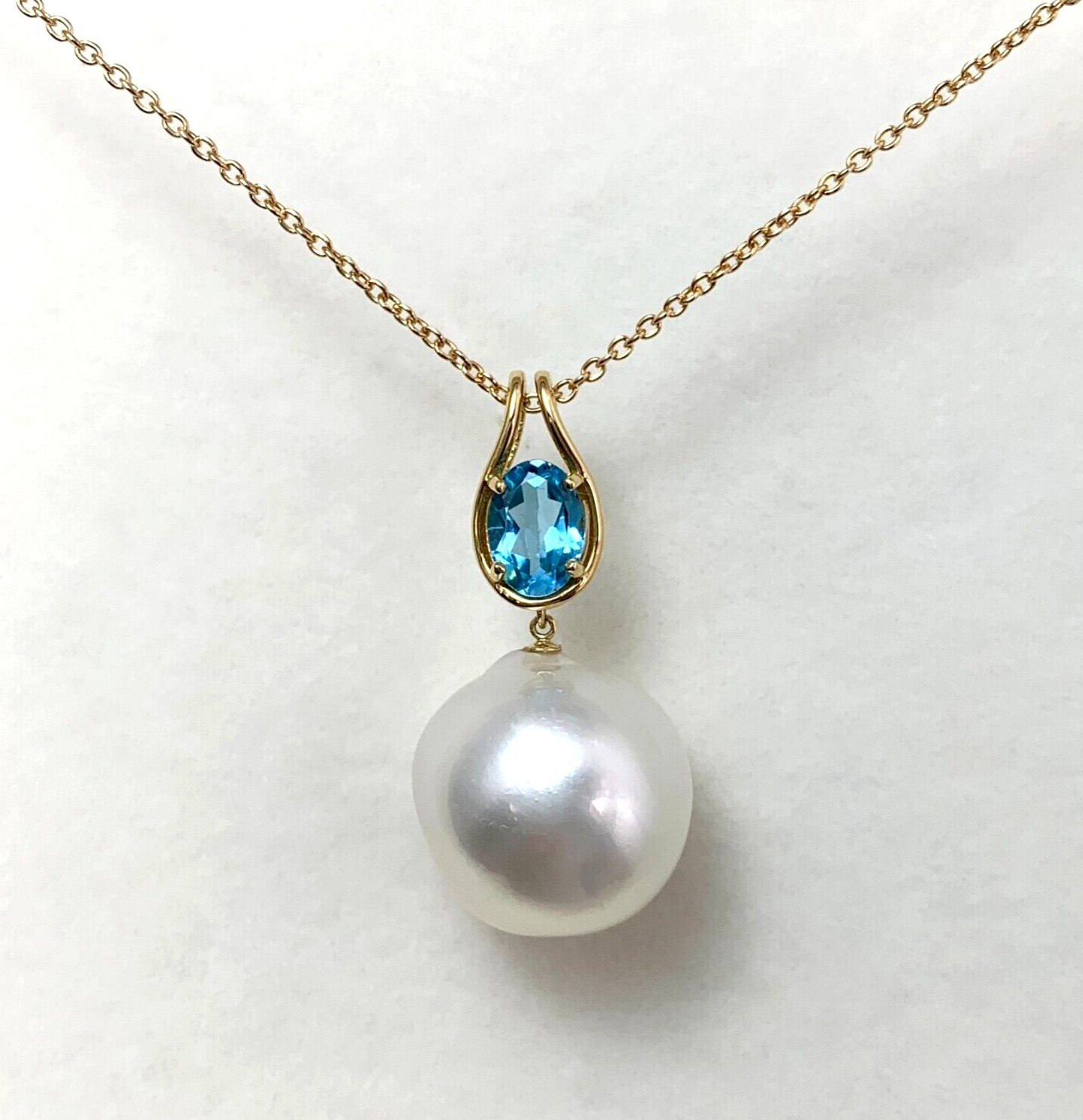 15.6mm Australia South Sea Pearl/Blue Quartz Pendant 18k Solid Yellow Gold