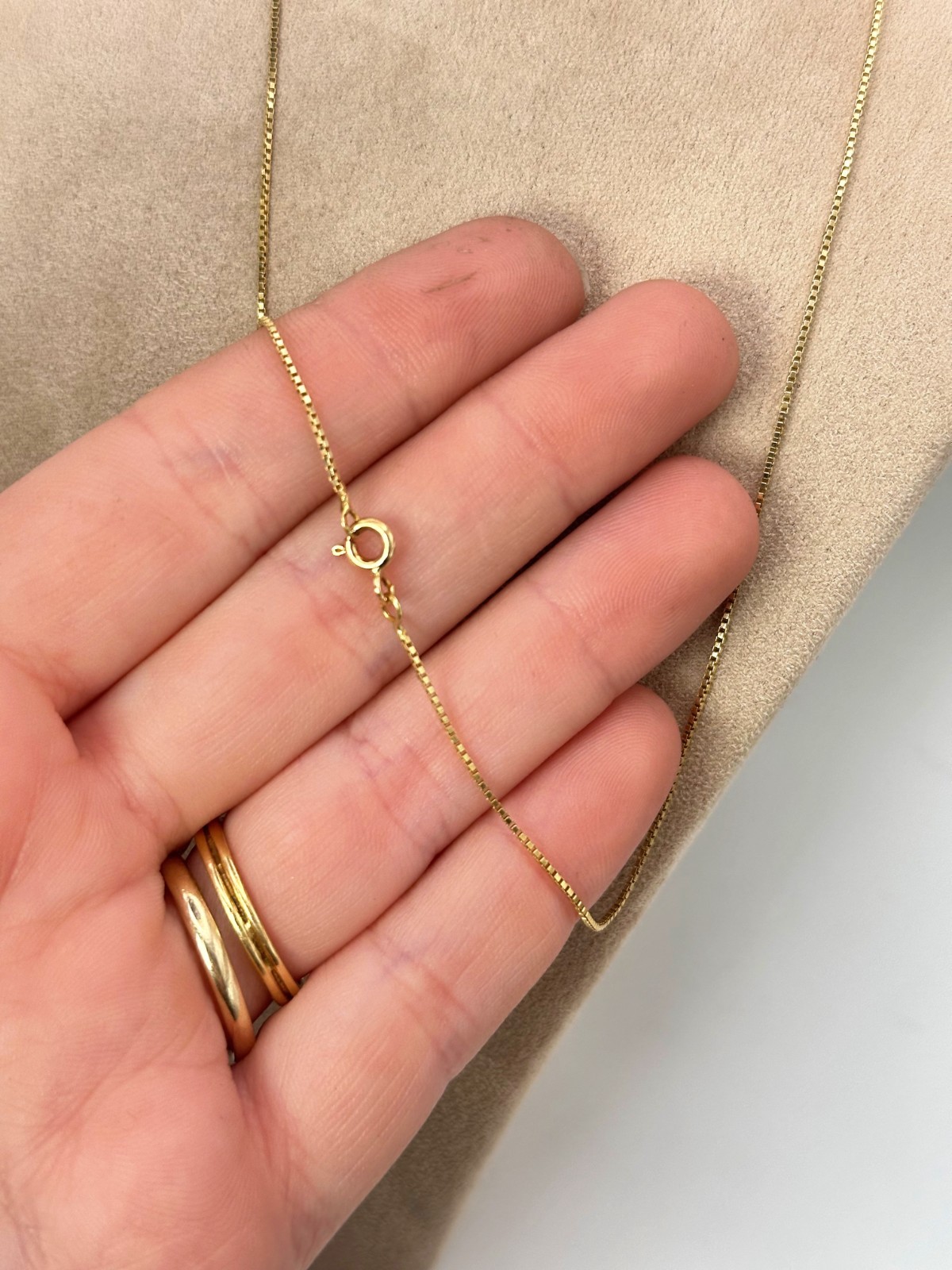 18ct Yellow Gold Box Chain – 19″, 0.9mm, 2.3g, Very Good Condition