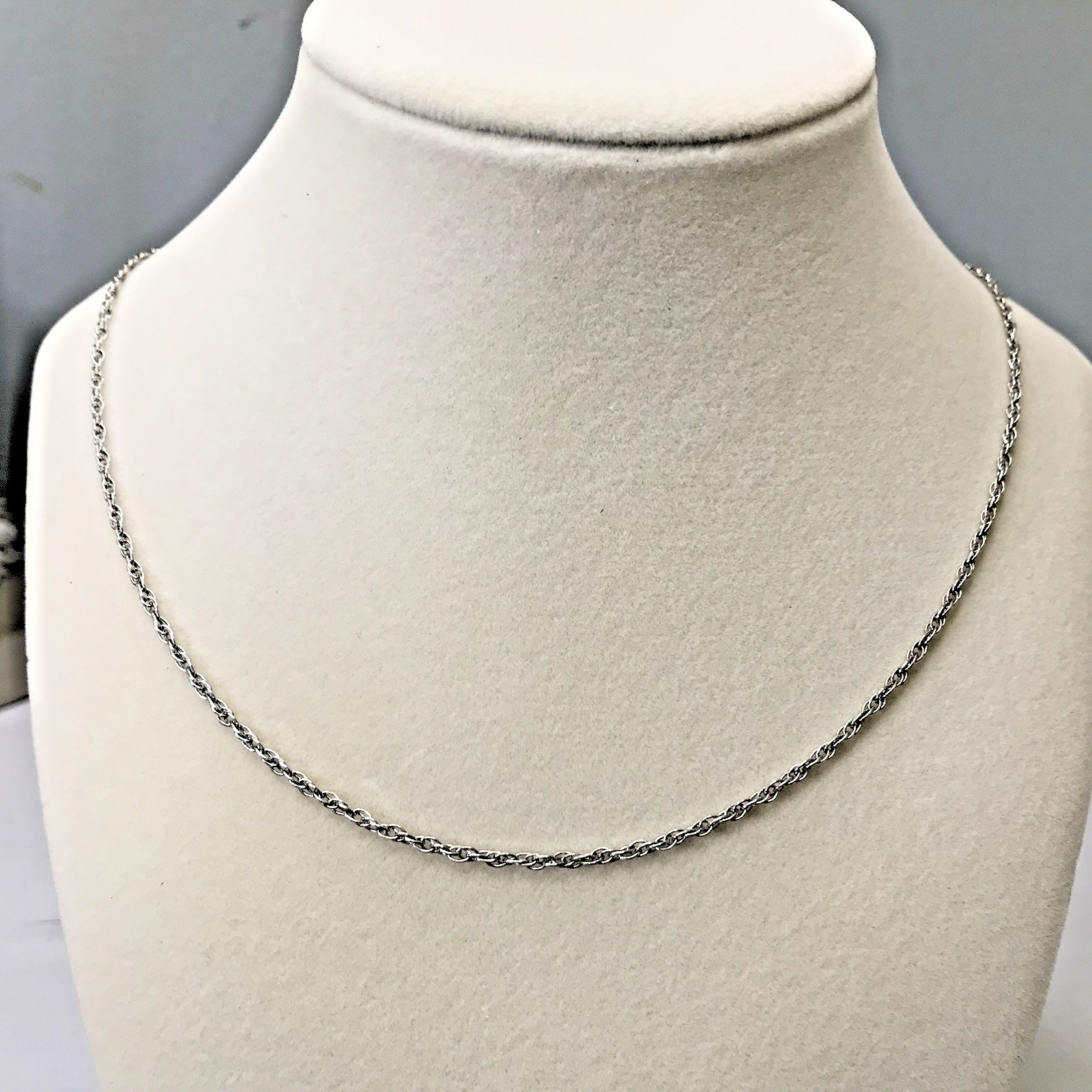 Vintage Sterling Silver Necklace 24” 2mm Twist Rope Wheat 4.85grams (Z14)