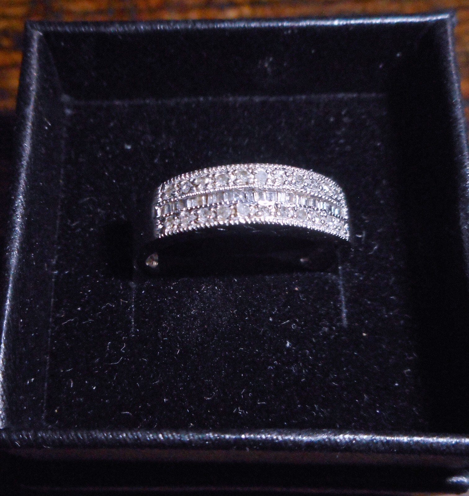 10k SOLID WHITE GOLD RING Small Diamonds 2.58 GRAMS SIZE 7 TESTED