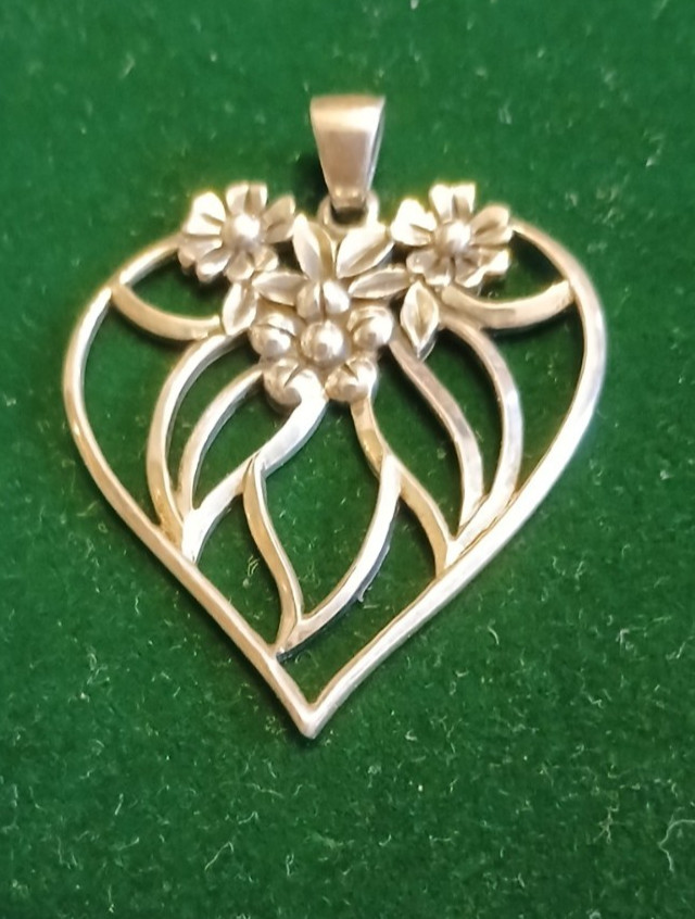 925 SILVER HEART AND FLOWERS PENDANT 2″ X 1.5″ – 9 grams weight
