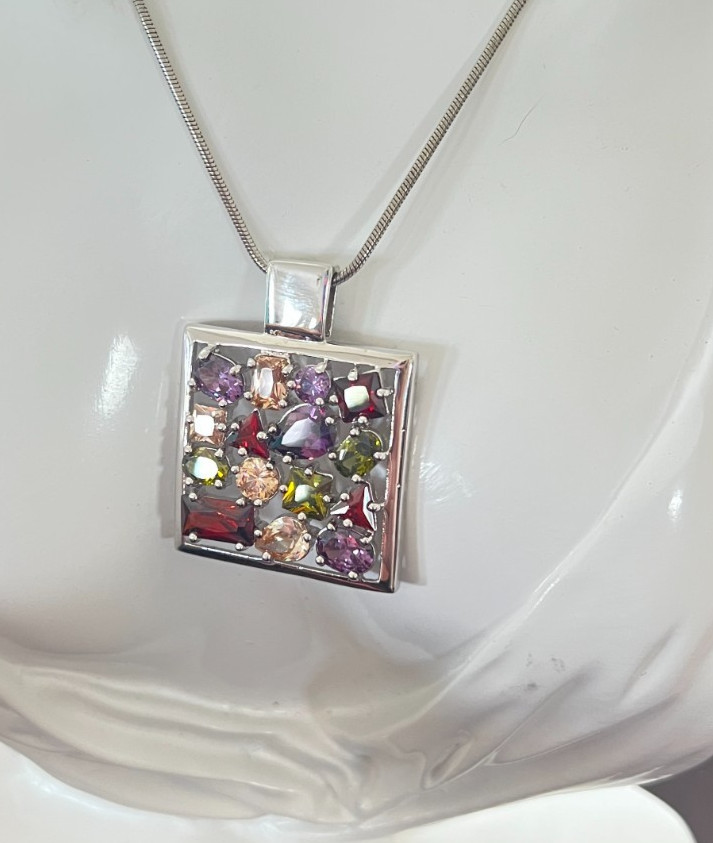 Michael H Jewelry – Multi-Color Gemstone 1.5″ Pendant (VINTAGE)