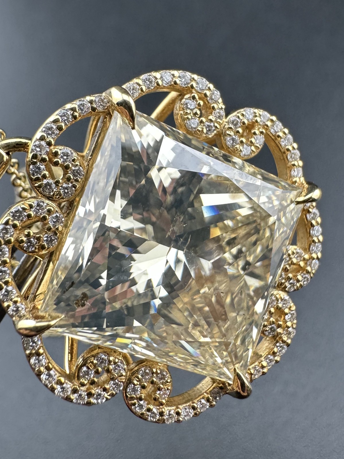 14k Gold GIA 17.87ct Natural Light Orangy Yellow Diamond Pendant Necklace