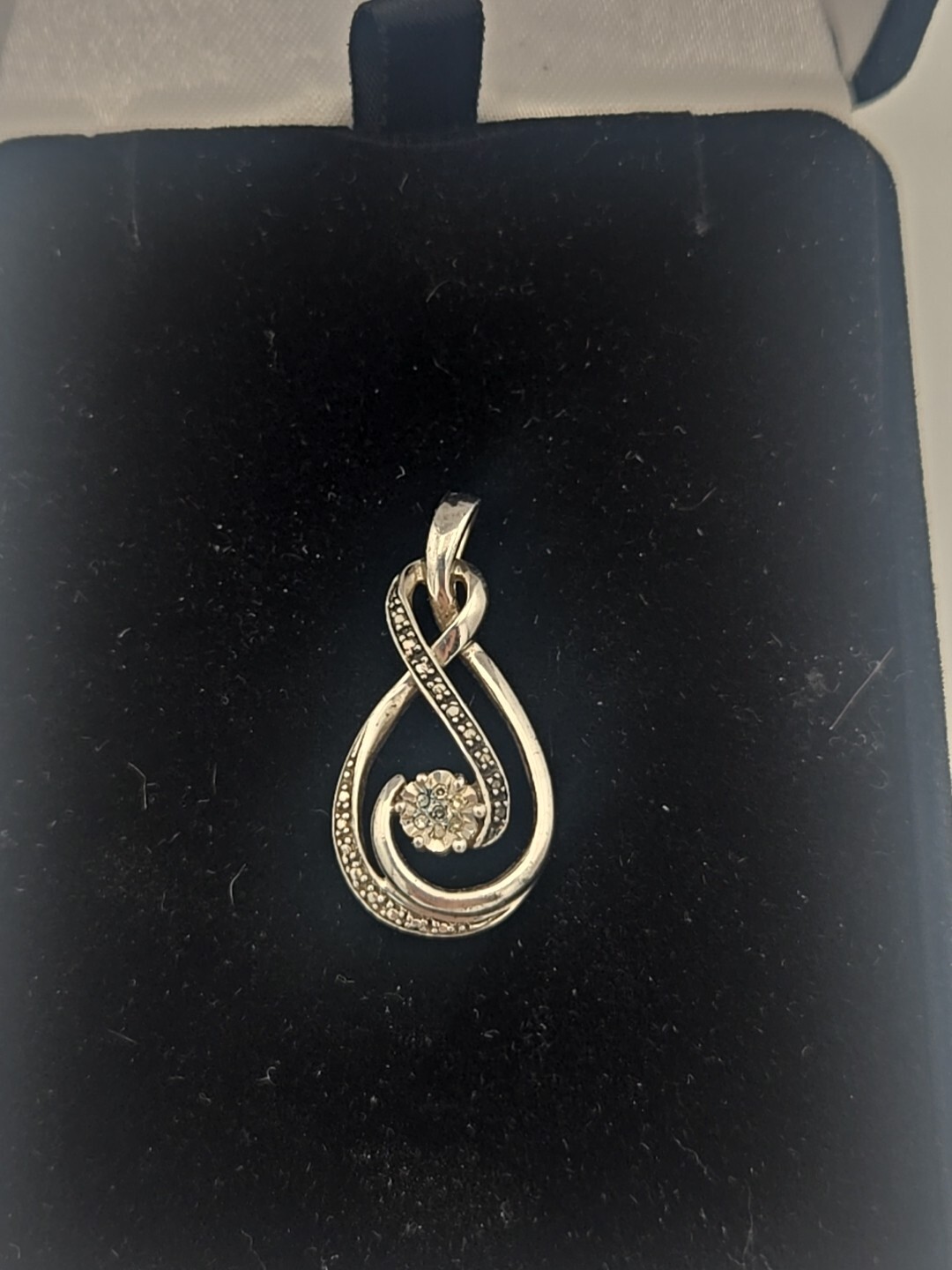 Love Knot Infinity Loop White An Black Design – Diamonds 925 Sterling Pendant