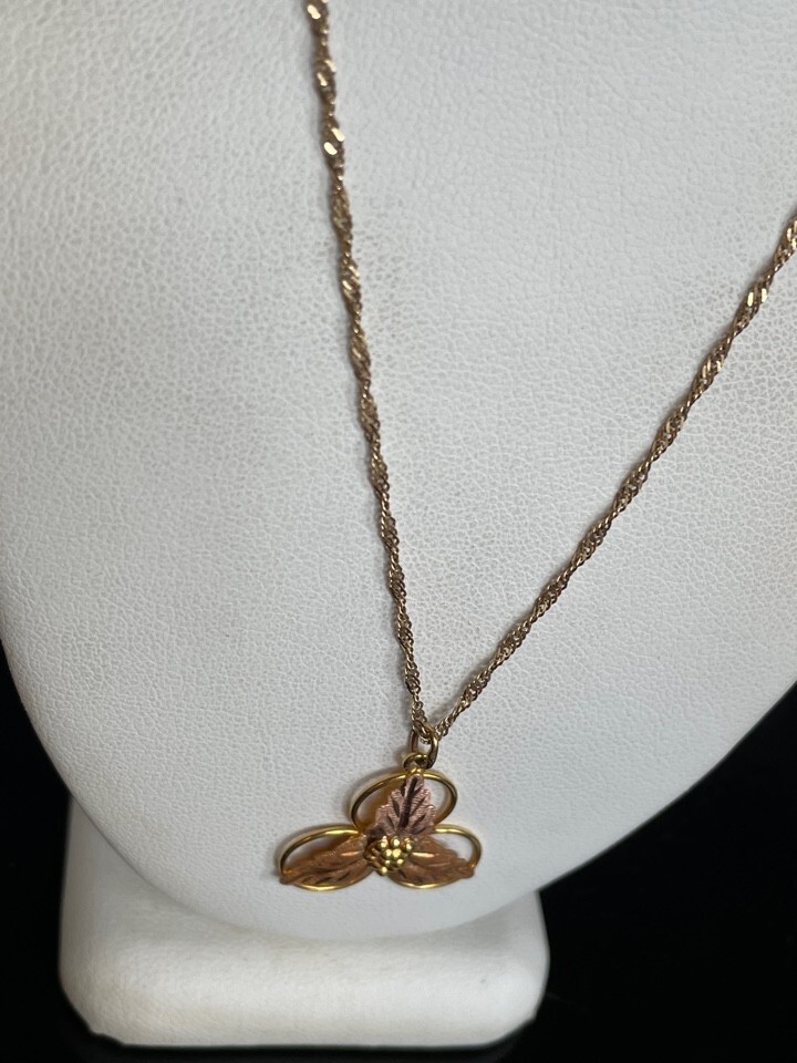 Multi-Tone Gold 3 Leaves Pendant Necklace
