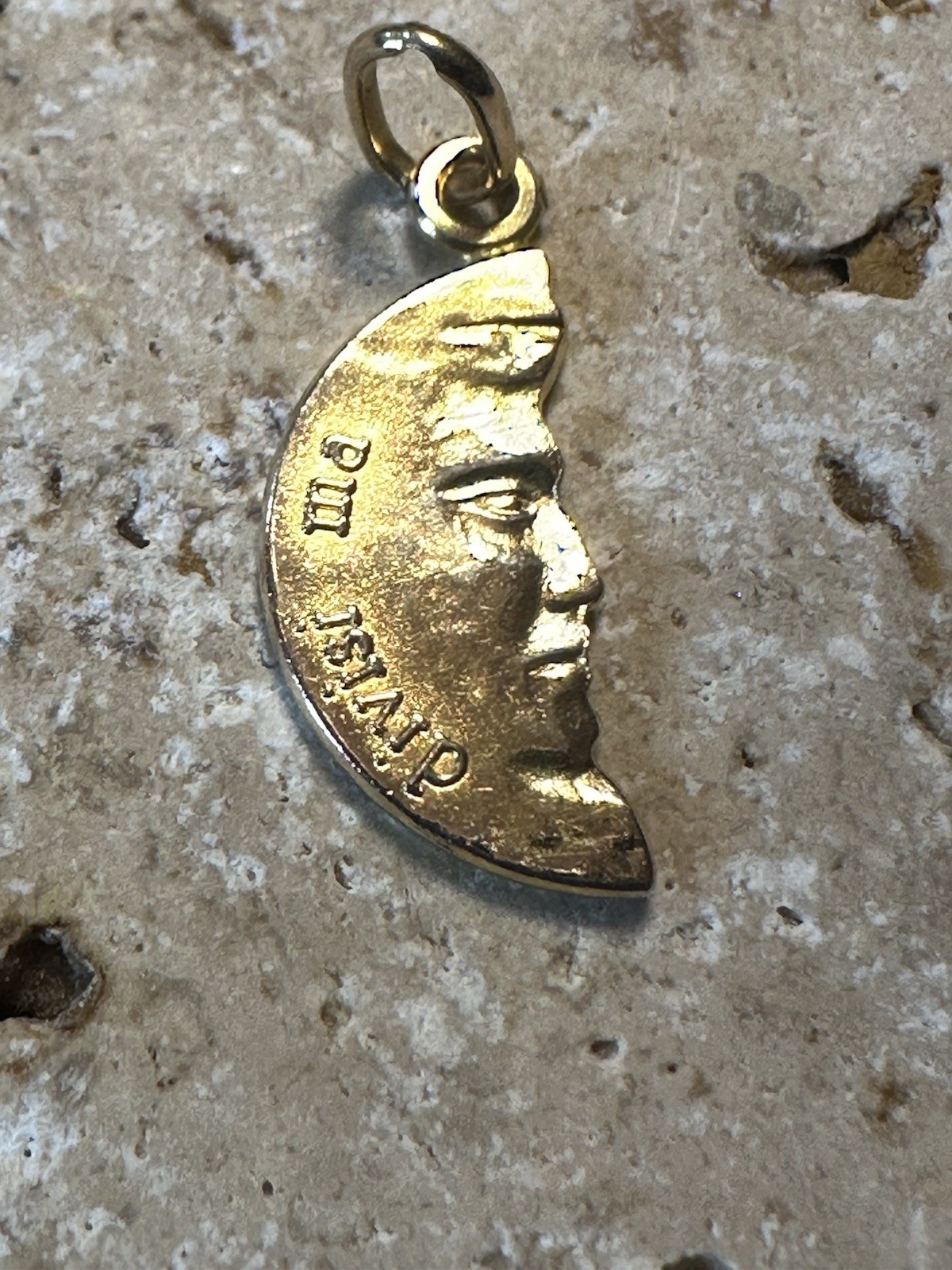 Uno A-Erre 18k Yellow Gold Italian Romantic Love Token Moon Charm Pendant – 3gr