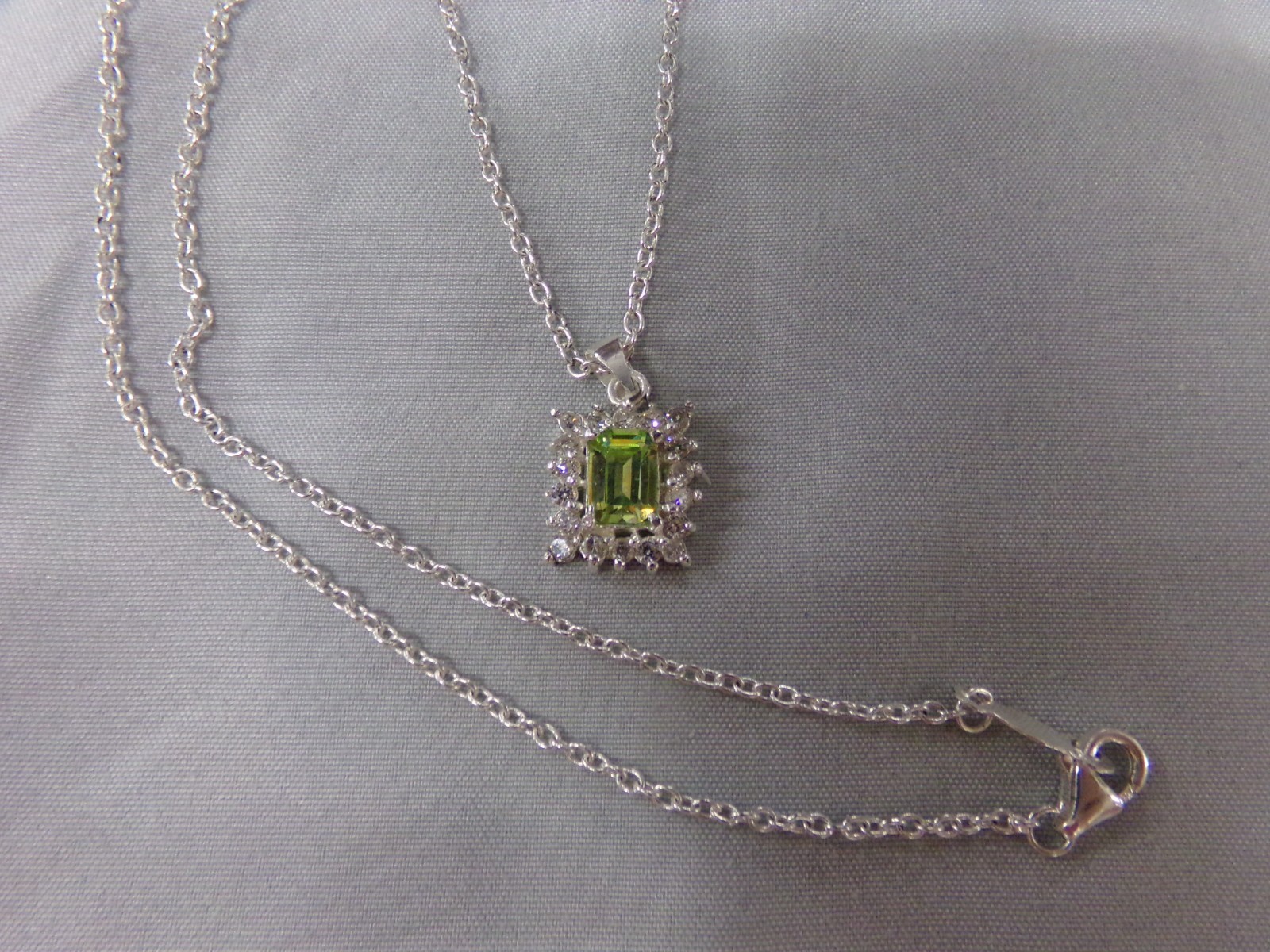 Beautiful Sterling Silver Signed 925 Green Peridot 18″ Necklace With Pendant NEW
