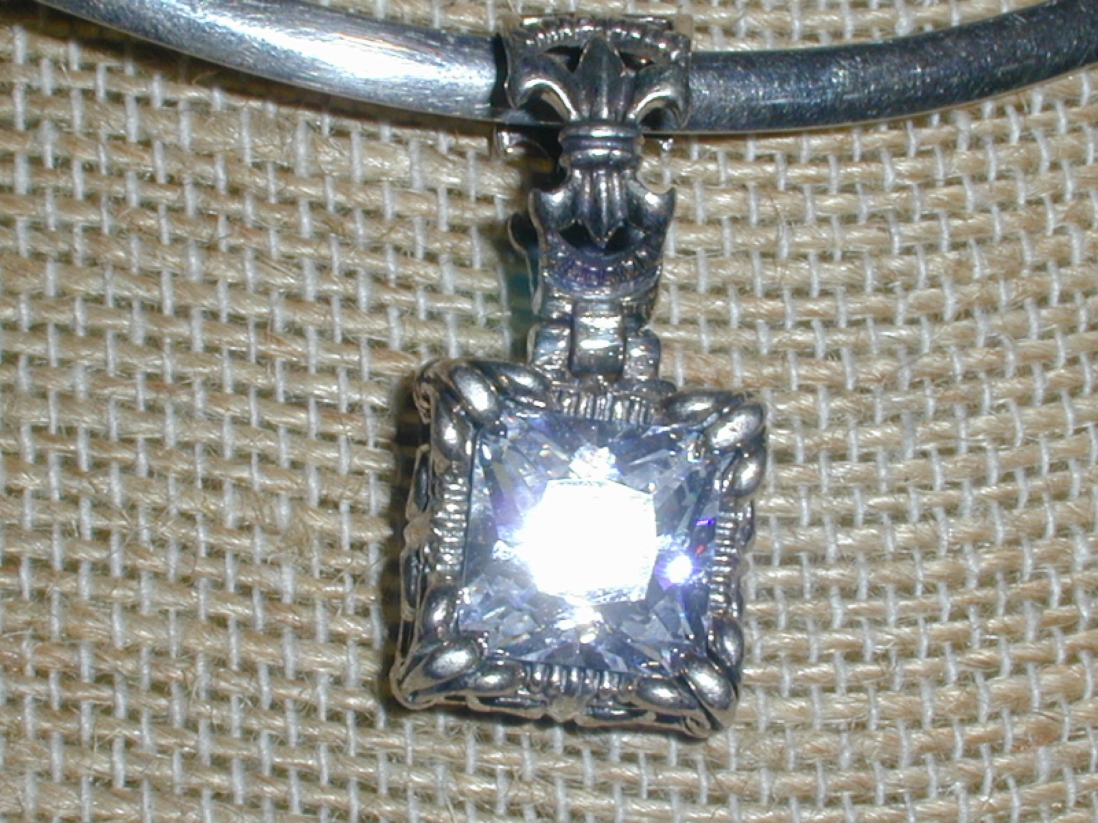 SILPADA STERLING SILVER LARGE PRONG SET WHITE TOPAZ STONE W/ FLEUR-DE-LIS BALE!