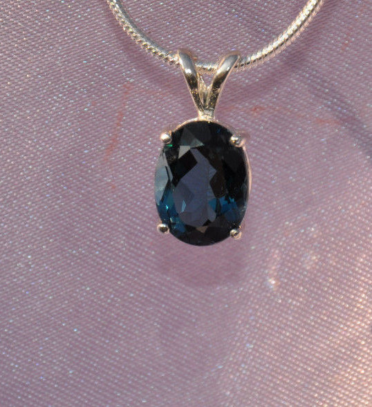 9mm X 7mm OVAL SHAPE LONDON BLUE TOPAZ PENDANT- .925 STERLING SILVER