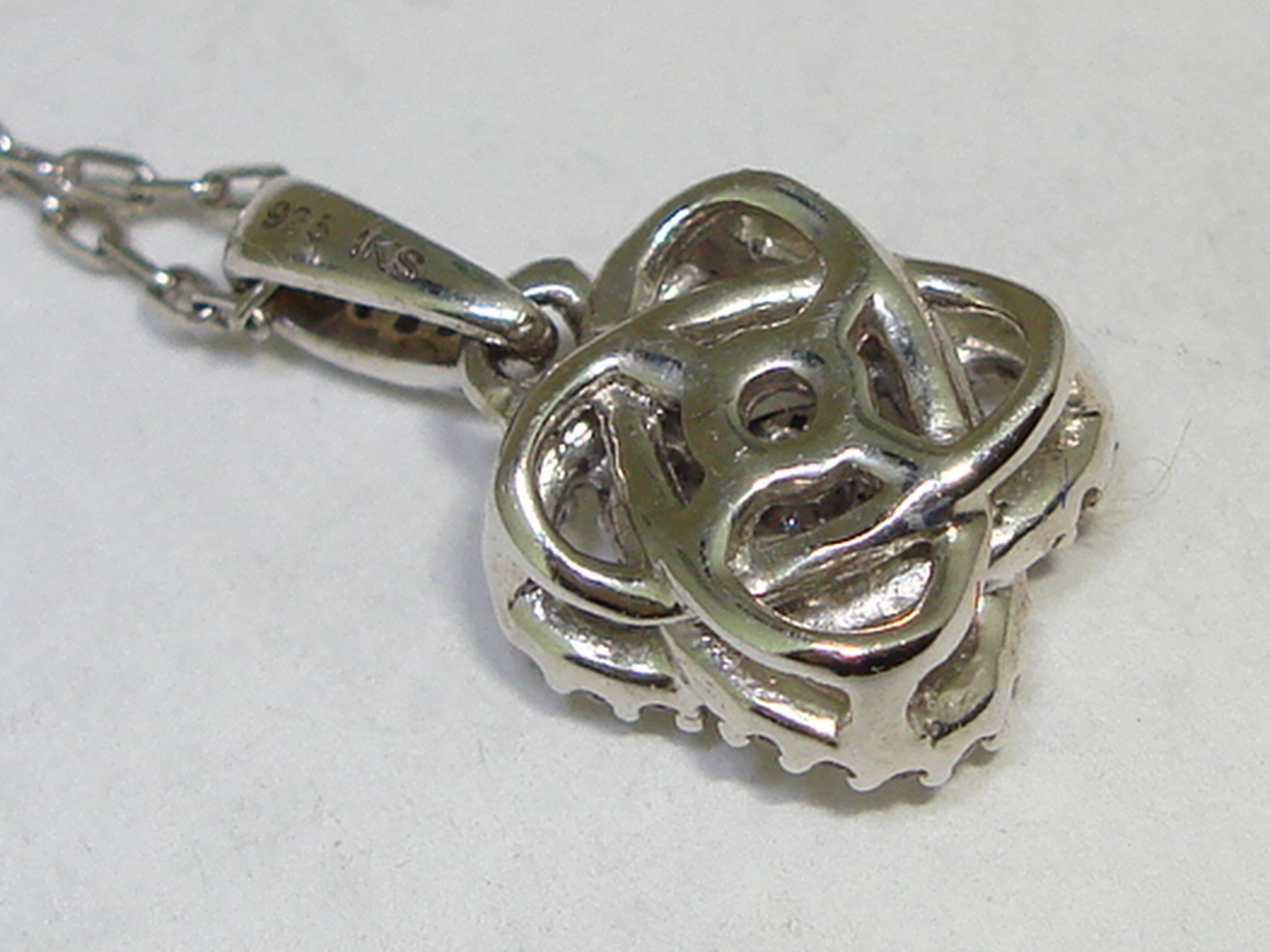 KAY JEWELERS “THE CENTER OF ME” STERLING SILVER W/1/10CTW DIAMOND NECKLACE!