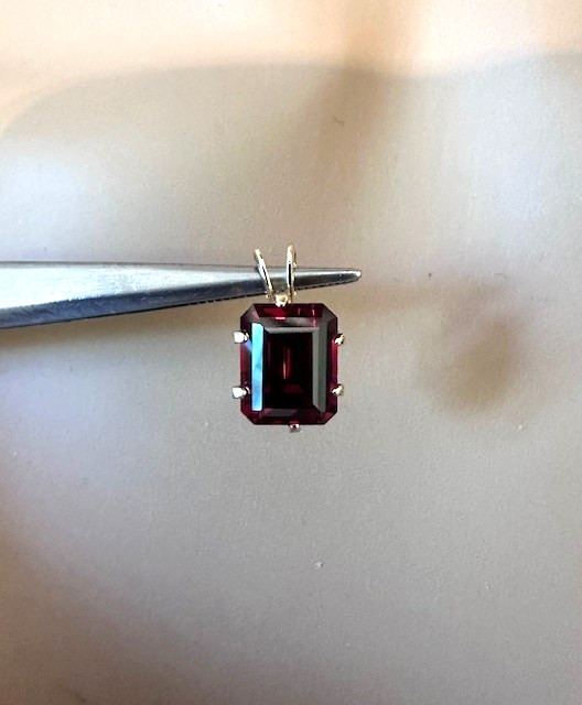 Estate 14K Yellow Gold Red Radiant Garnet Pendant