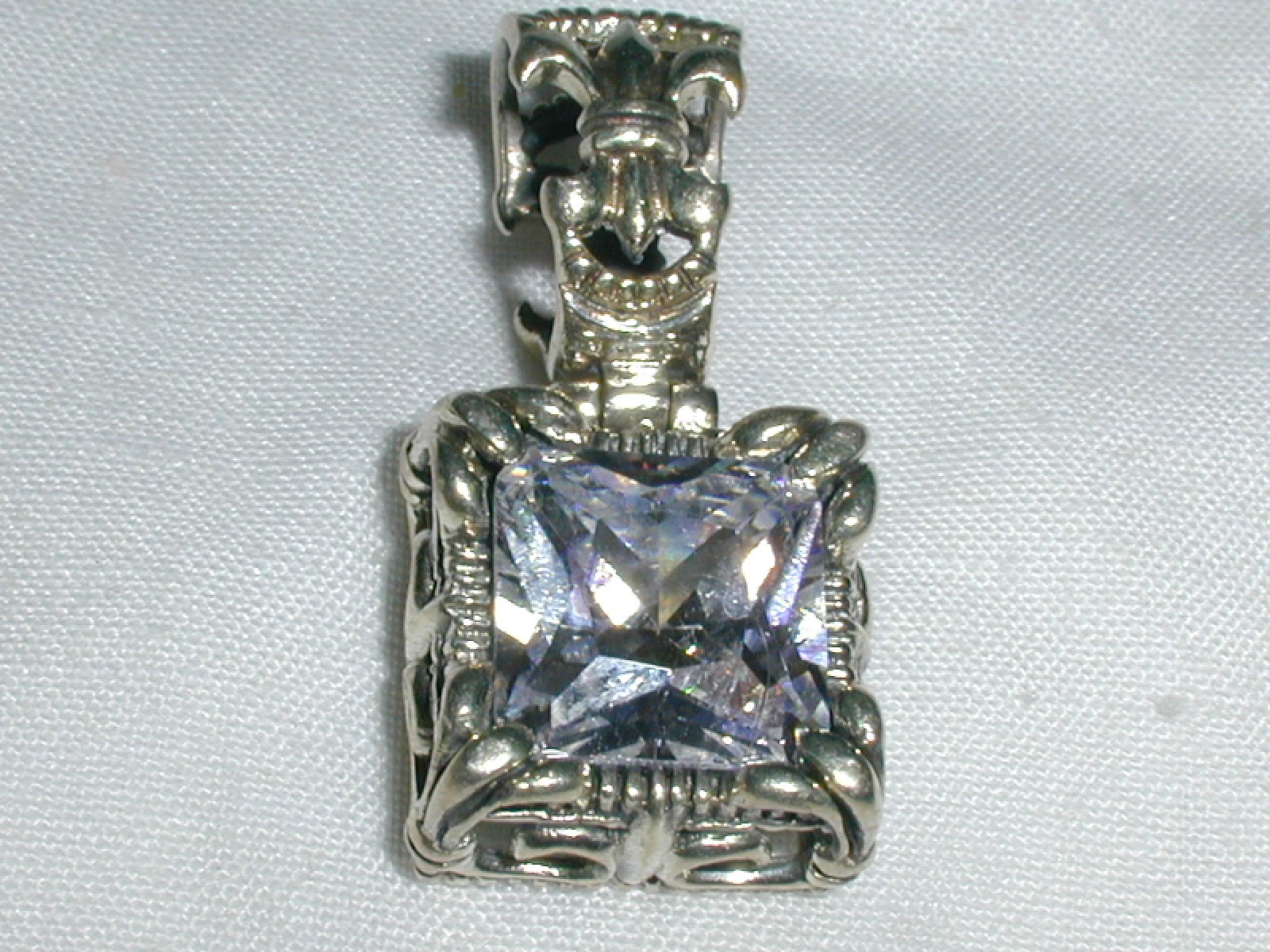 SILPADA STERLING SILVER LARGE PRONG SET WHITE TOPAZ STONE W/ FLEUR-DE-LIS BALE!