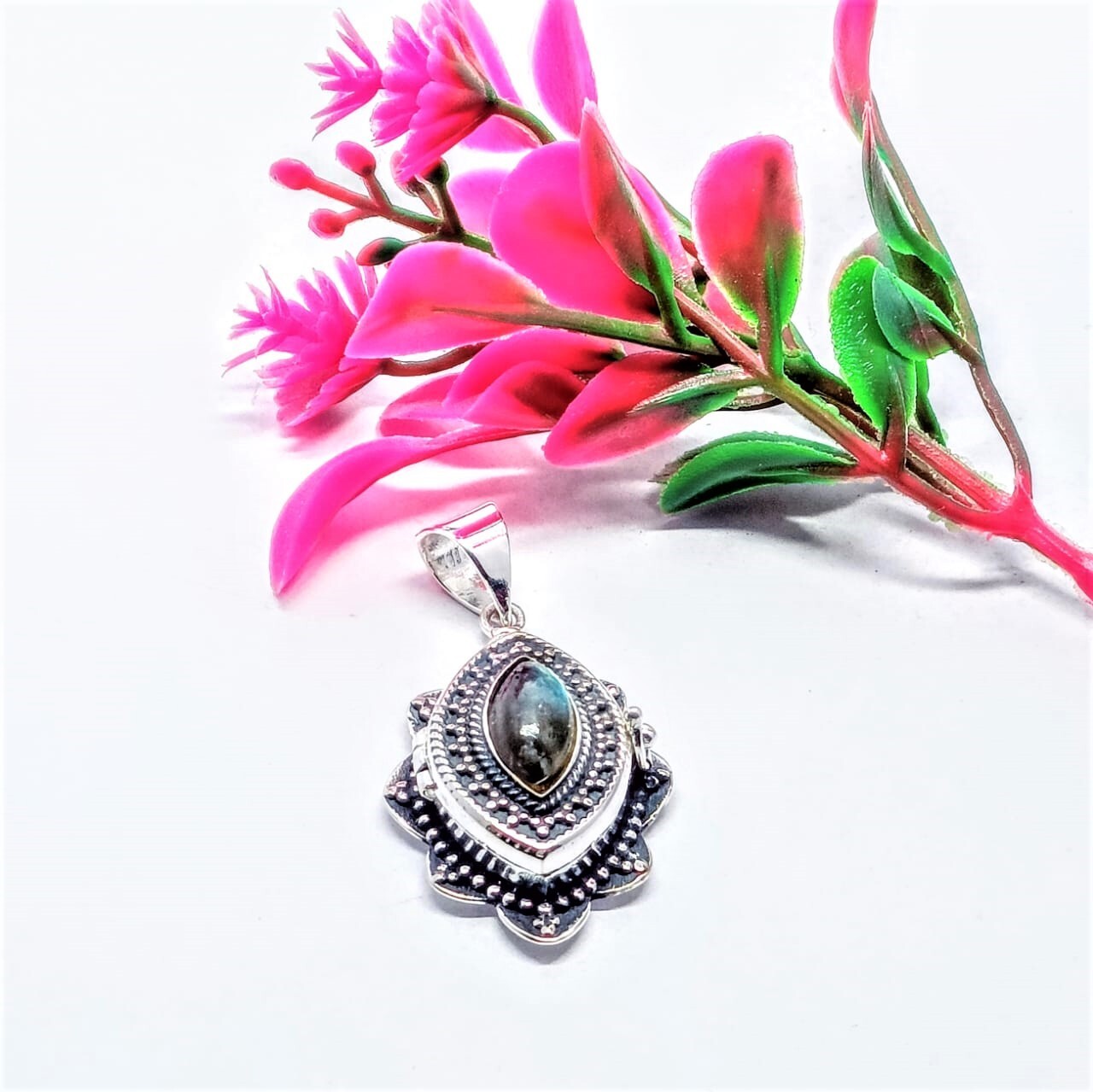 Natural Labradorite Gemstone Handmade Poison Pendant.925 Sterling Silver pendant
