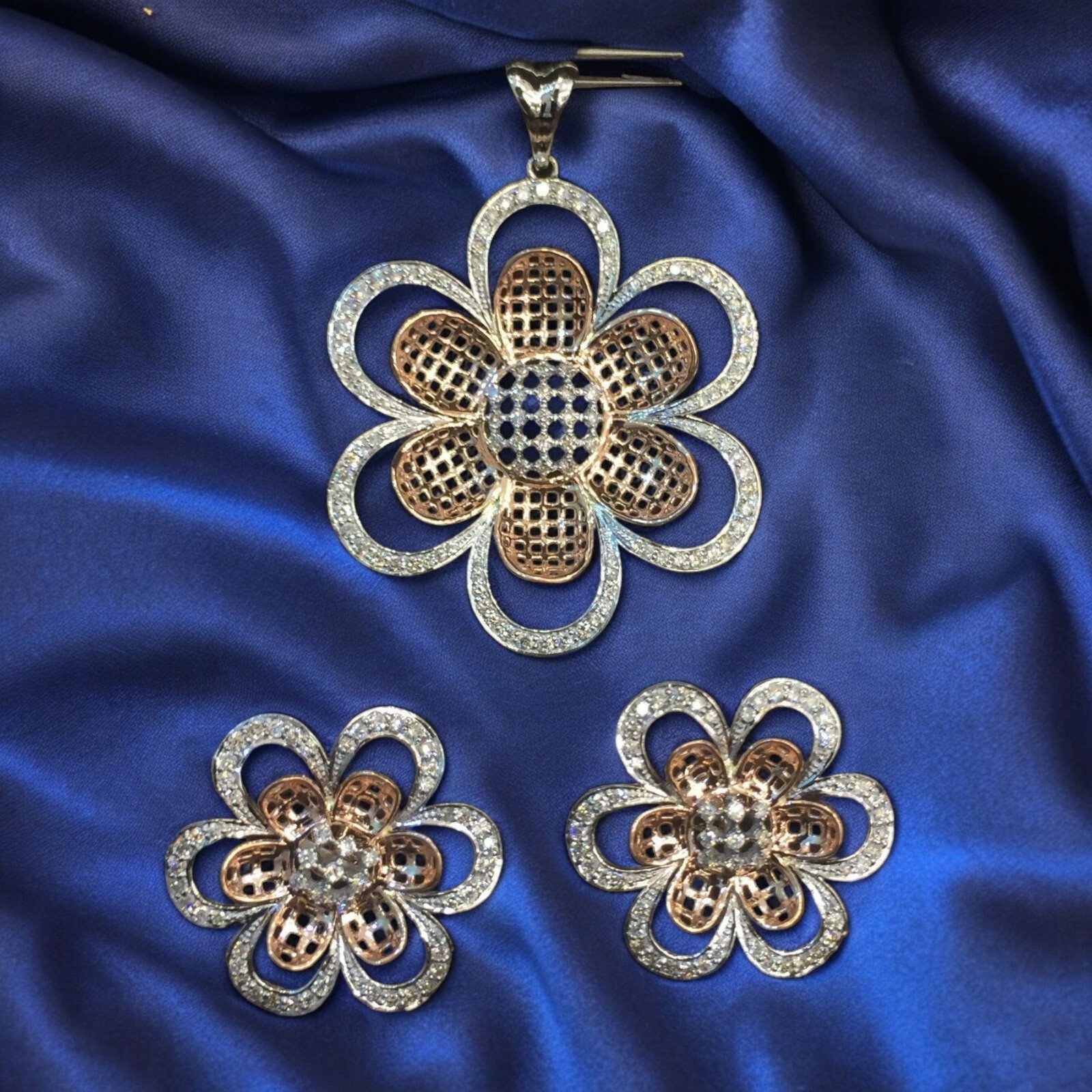 2.96 Cts Round Brilliant Cut Diamonds Pendant Earrings Set in 14K Two-Tone Gold