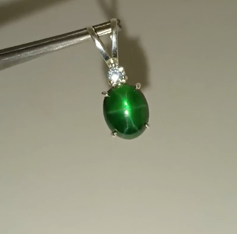 Natural Oval Cut 6 Rays Star Green Sapphire Gemstone 925 Sterling Silver Pendant