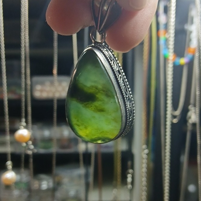 Handmade in India 925 Sterling Silver Teardrop Nephrite Jade Pendant