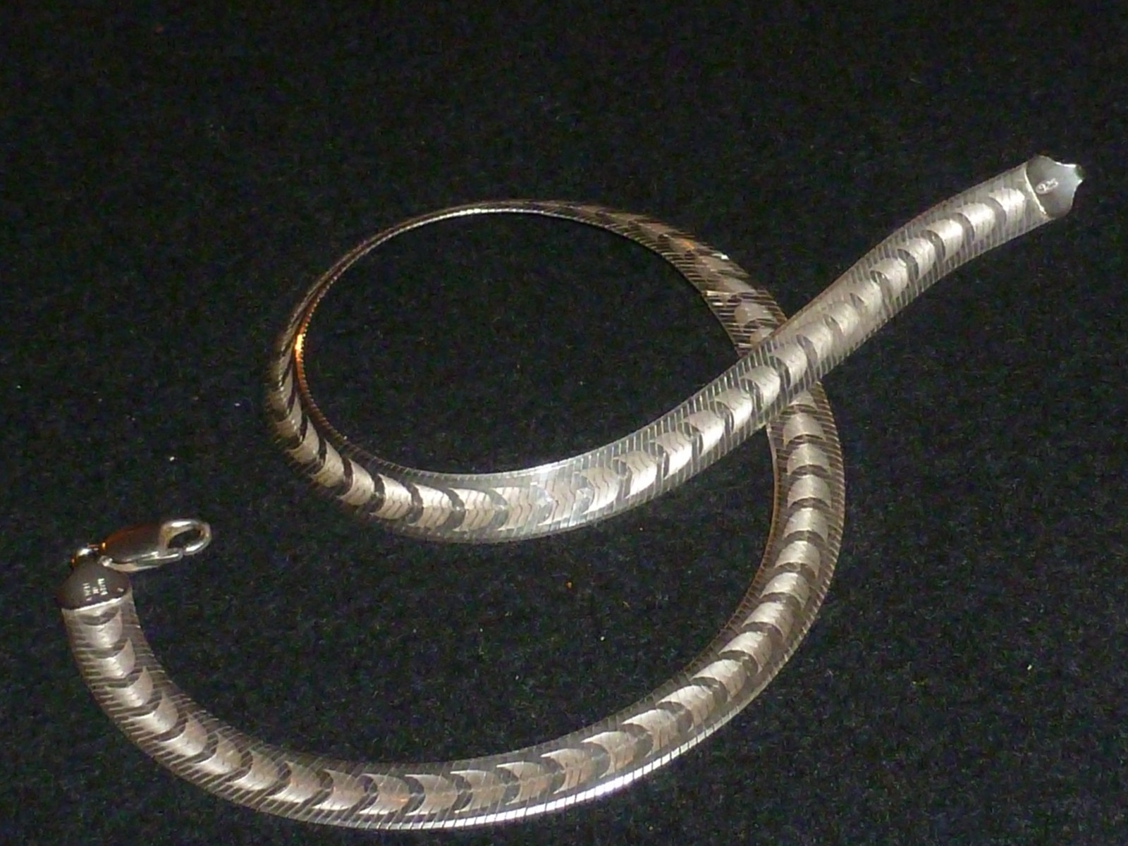 SOLID STERLING SILVER REVRSIBLE “MILOR” HERRINGBONE NECKLACE – 17″ – ITALY