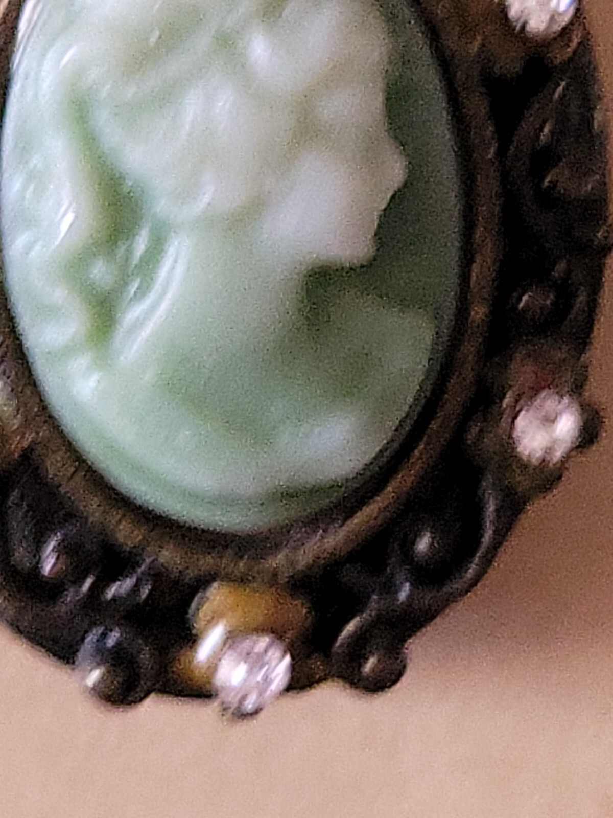Green Cameo Filigree Pendant Locket 8 In Goldtone Chain Necklace Rhinestones Vtg