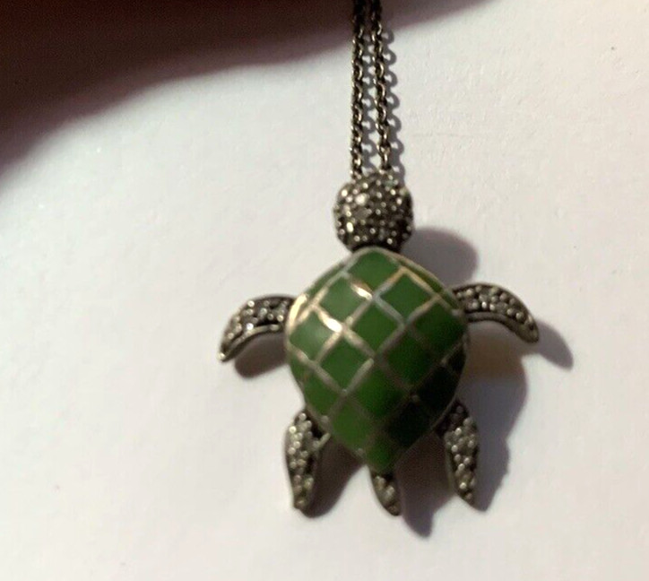 Sterling Silver 925 Necklace 1/10 CTW Diamond Green Turtle Pendant Womens