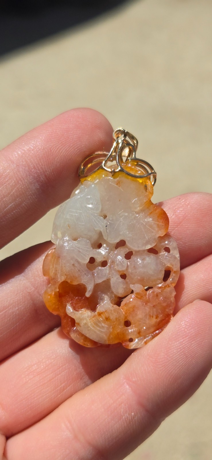Vtg 14k Gold 13.56 Gr Carved Orange to White Semi Jade Koi Fish Lily Pad Pendant