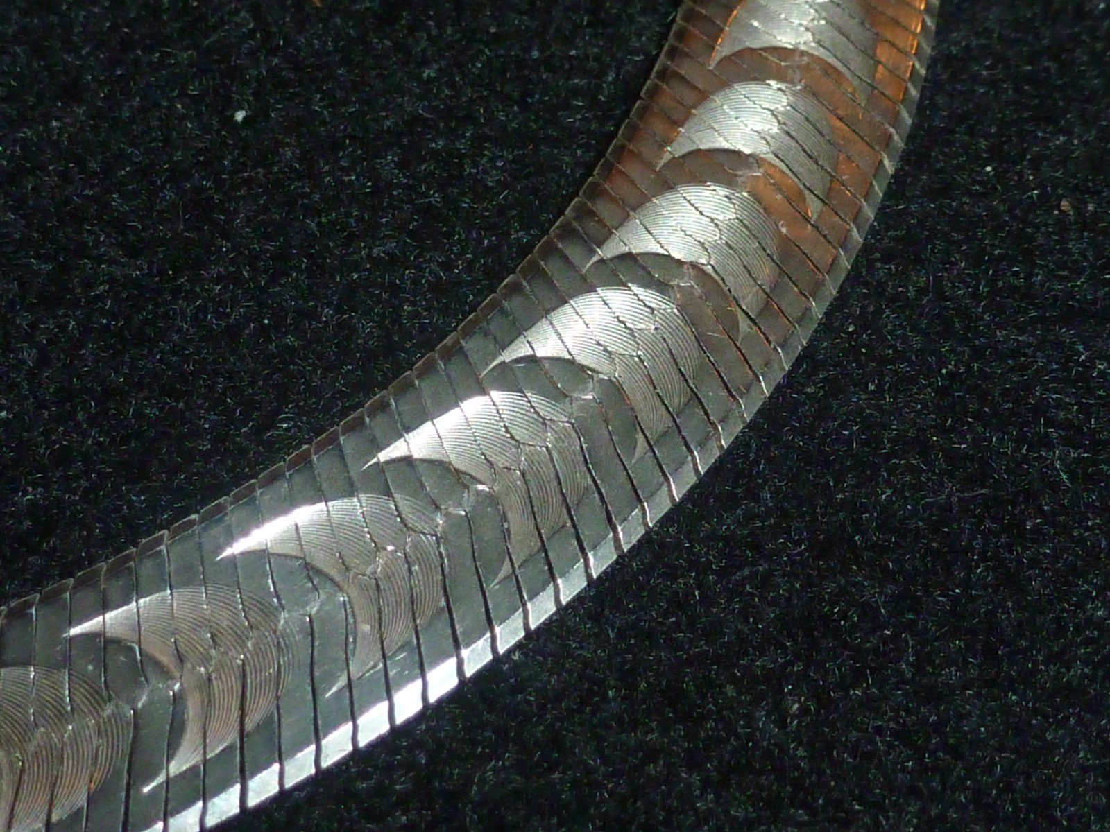 SOLID STERLING SILVER REVRSIBLE “MILOR” HERRINGBONE NECKLACE – 17″ – ITALY