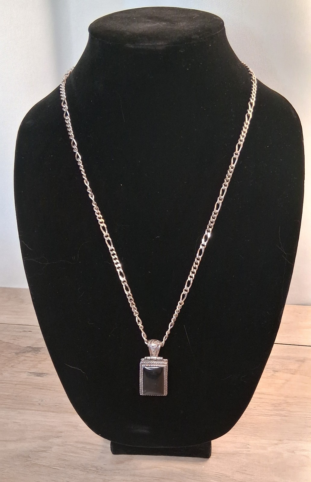 925 Sterling Silver Figaro Chain Black Onyx Rectangle Pendant Necklace 18in