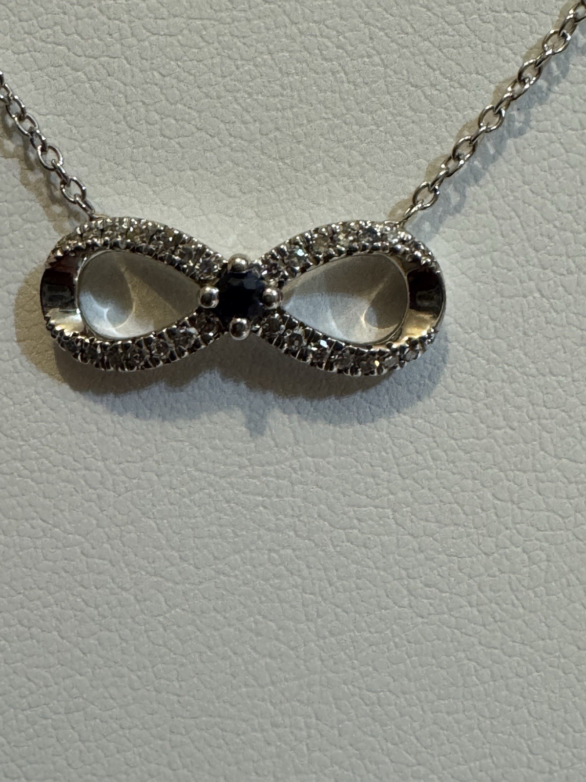 Vera Wang Infinity Pendant Necklace Sapphire And Diamonds.