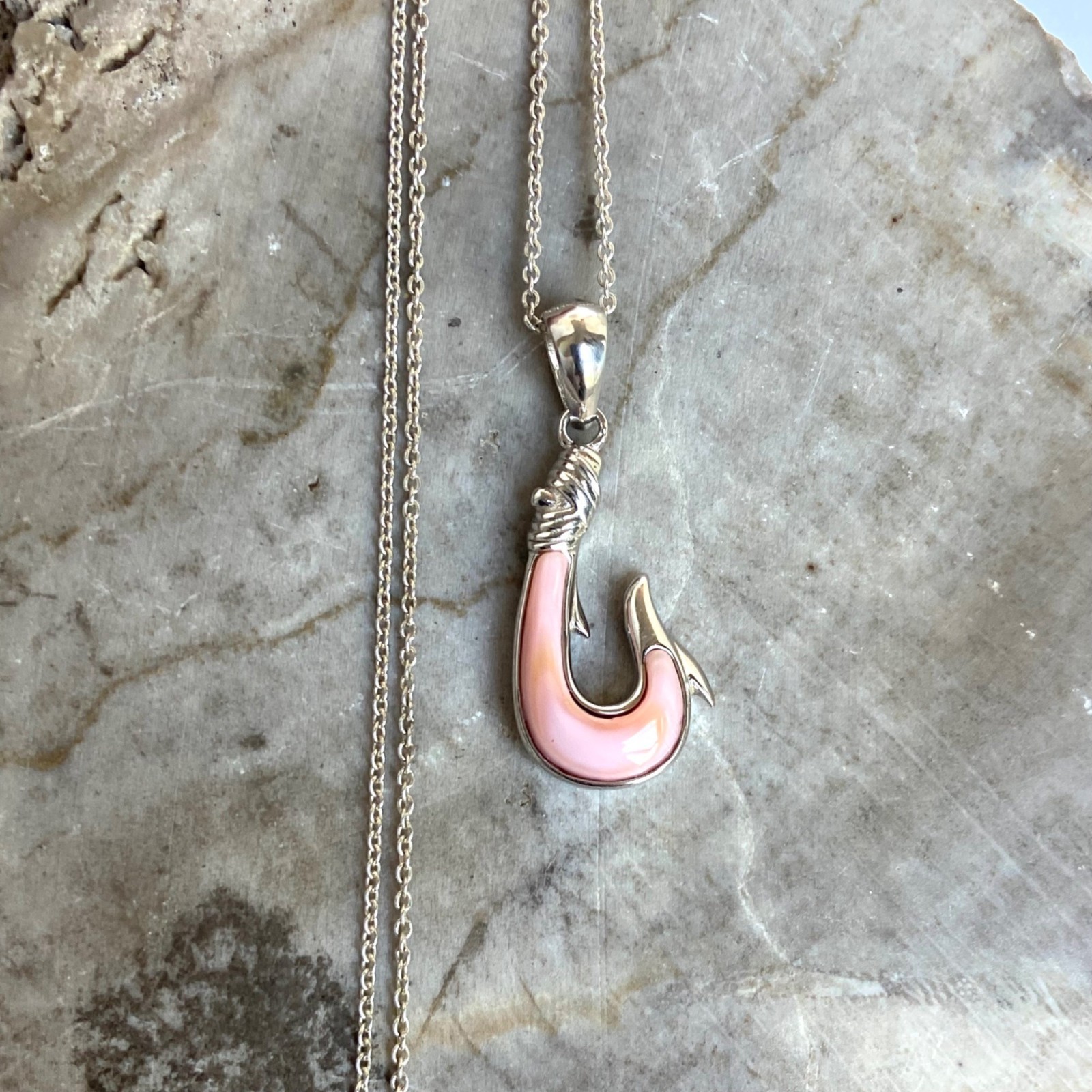 Sterling Silver 925 Pink Conch Maui Fish Hook Pendant Necklace 18″ Cable Chain