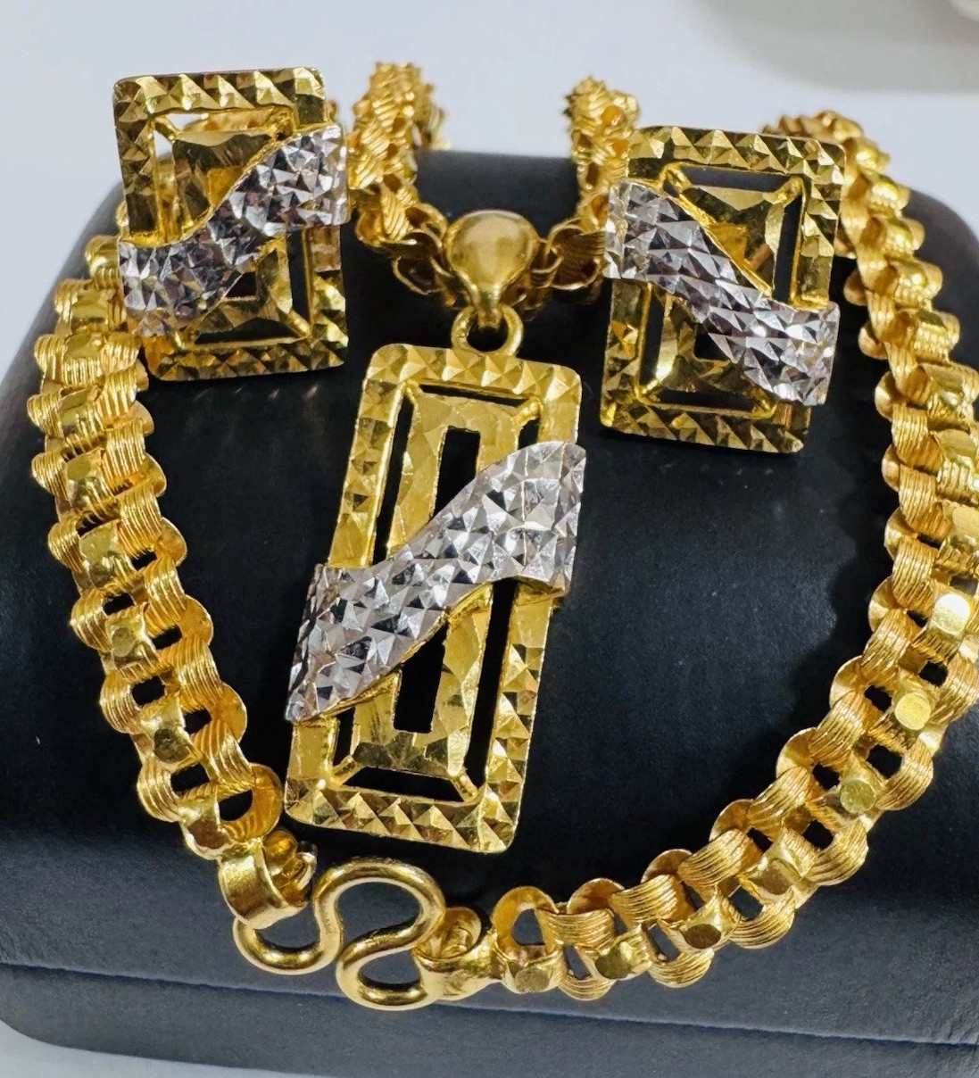 22K 916 Dubai Gold 17”/17.5” Long Rectangle Earring Necklace 27.1g 6mm
