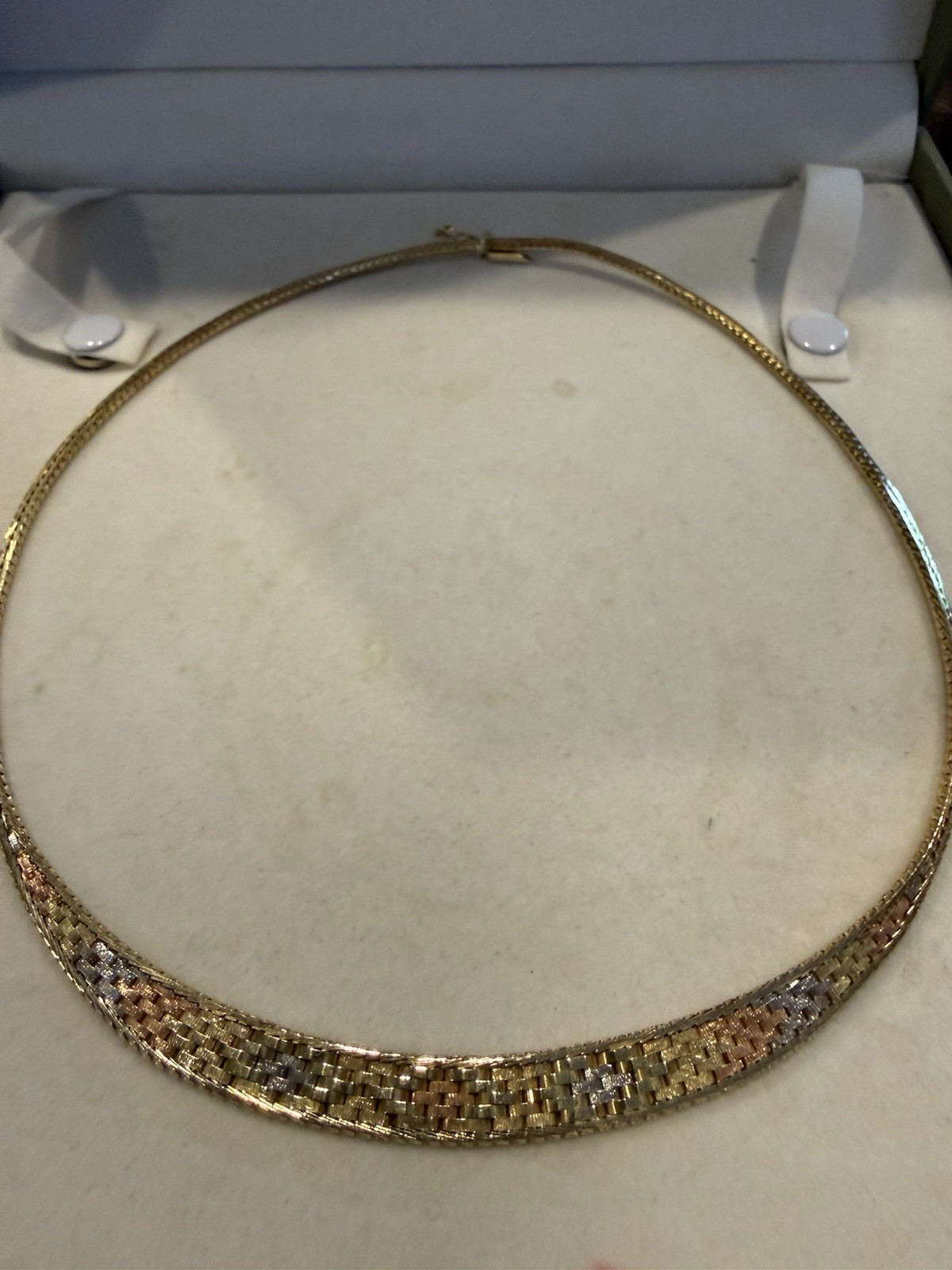14 Kt Tri-color Gold 16 Inch Necklace 19.25 Grams