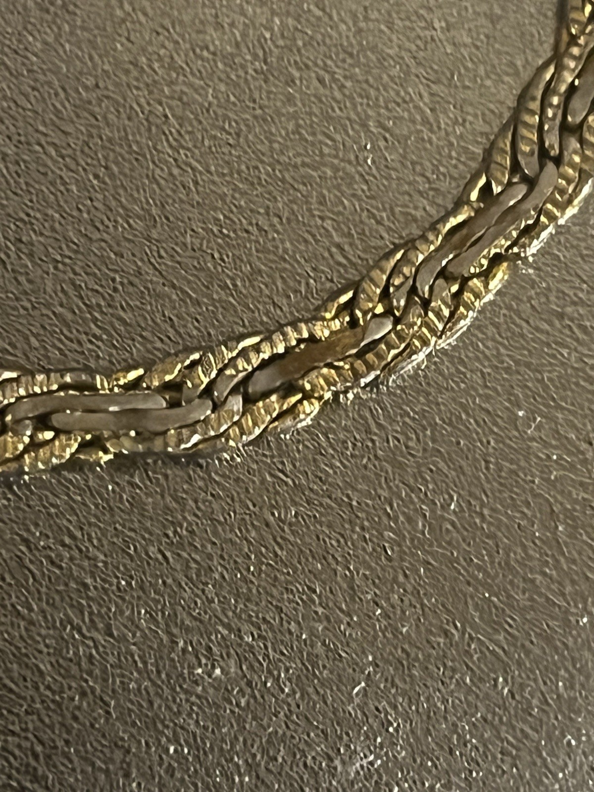 14 KT Yellow & White Gold Byzantine Style Chain 8in Bracelet. Weighs 5.103 Grams