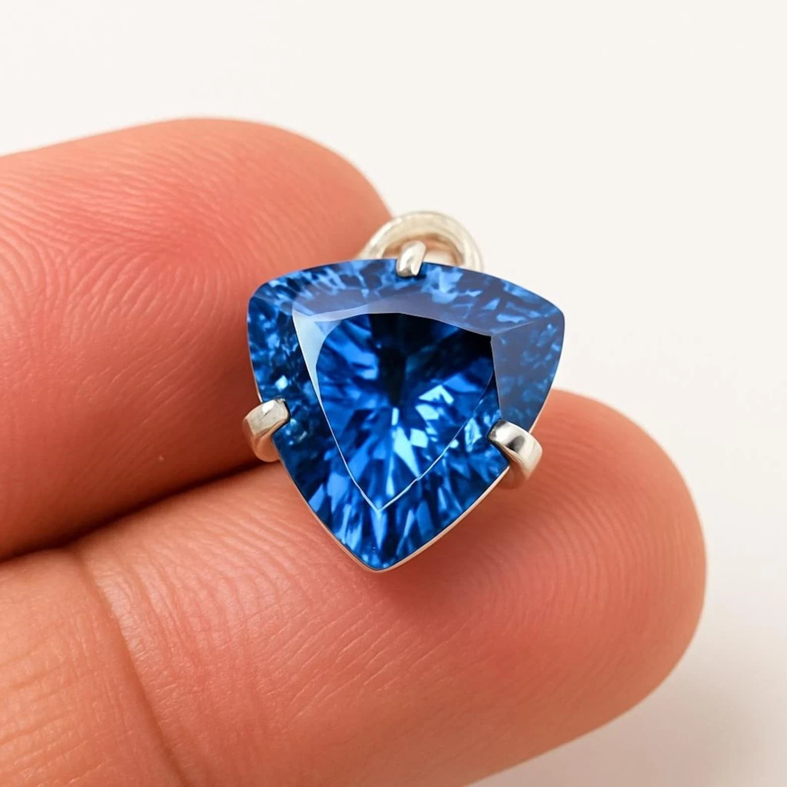 Natural 22 Ct Blue Sapphire Trillion 925 Solid Silver Pendant Certified Gemstone